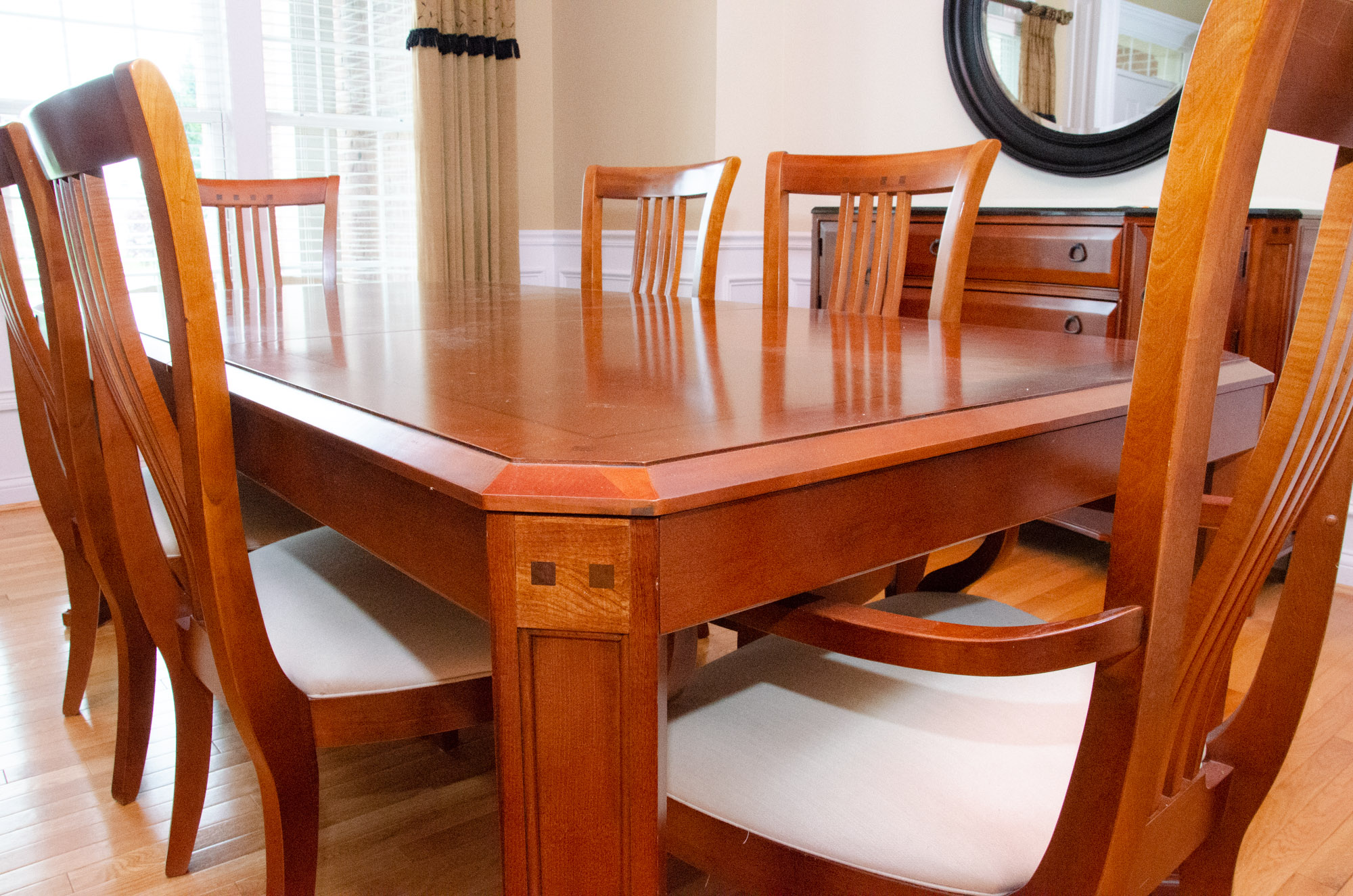 Contemporary Thomasville Cherry Mission Style Dining Table with Chairs