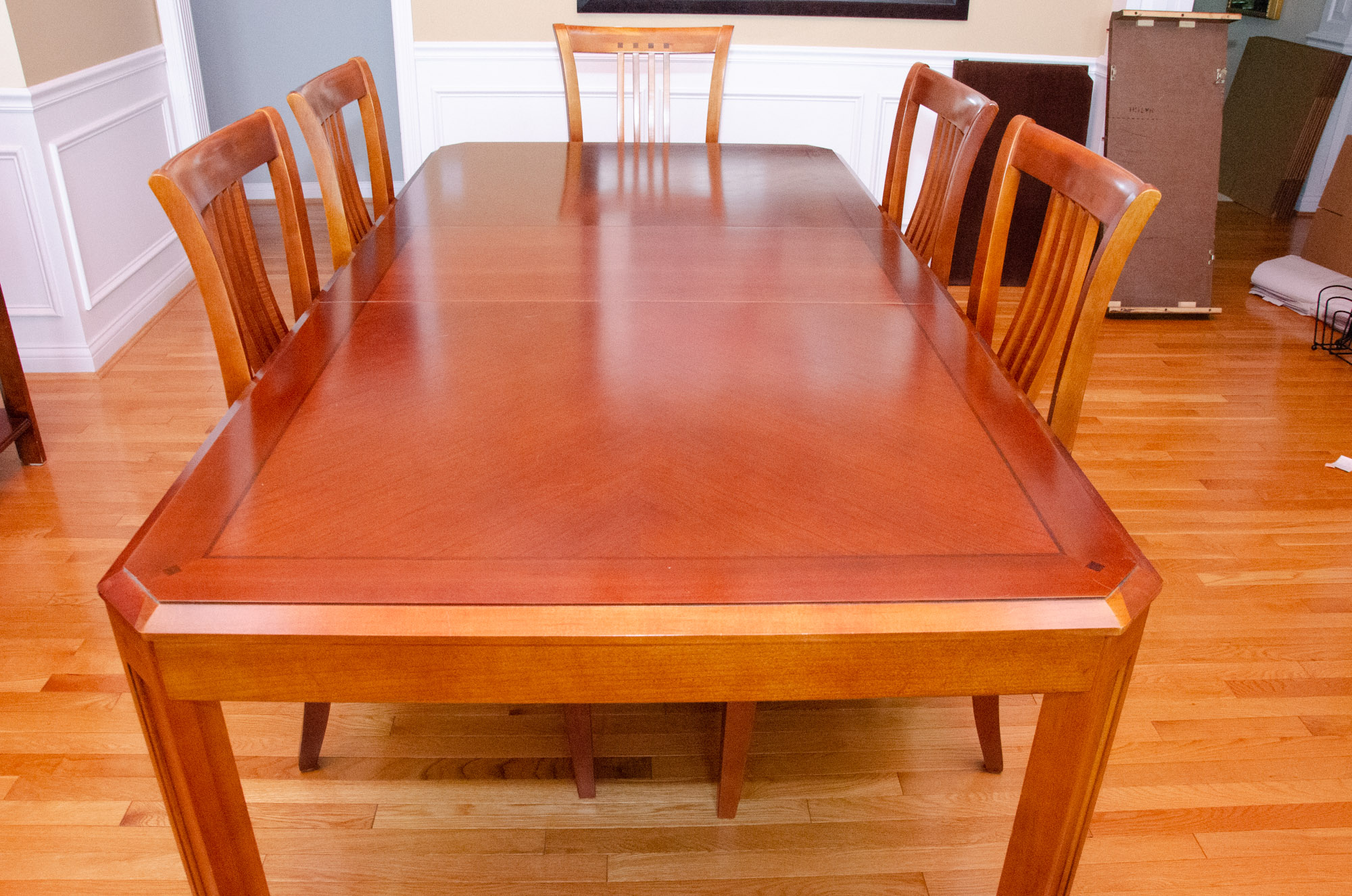Contemporary Thomasville Cherry Mission Style Dining Table with Chairs