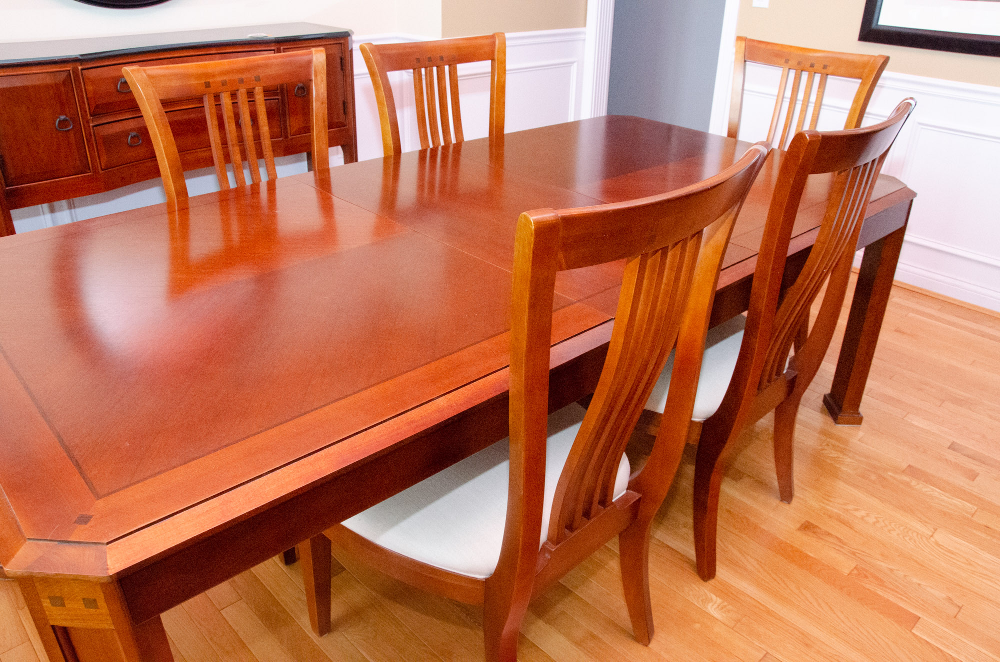 Contemporary Thomasville Cherry Mission Style Dining Table with Chairs