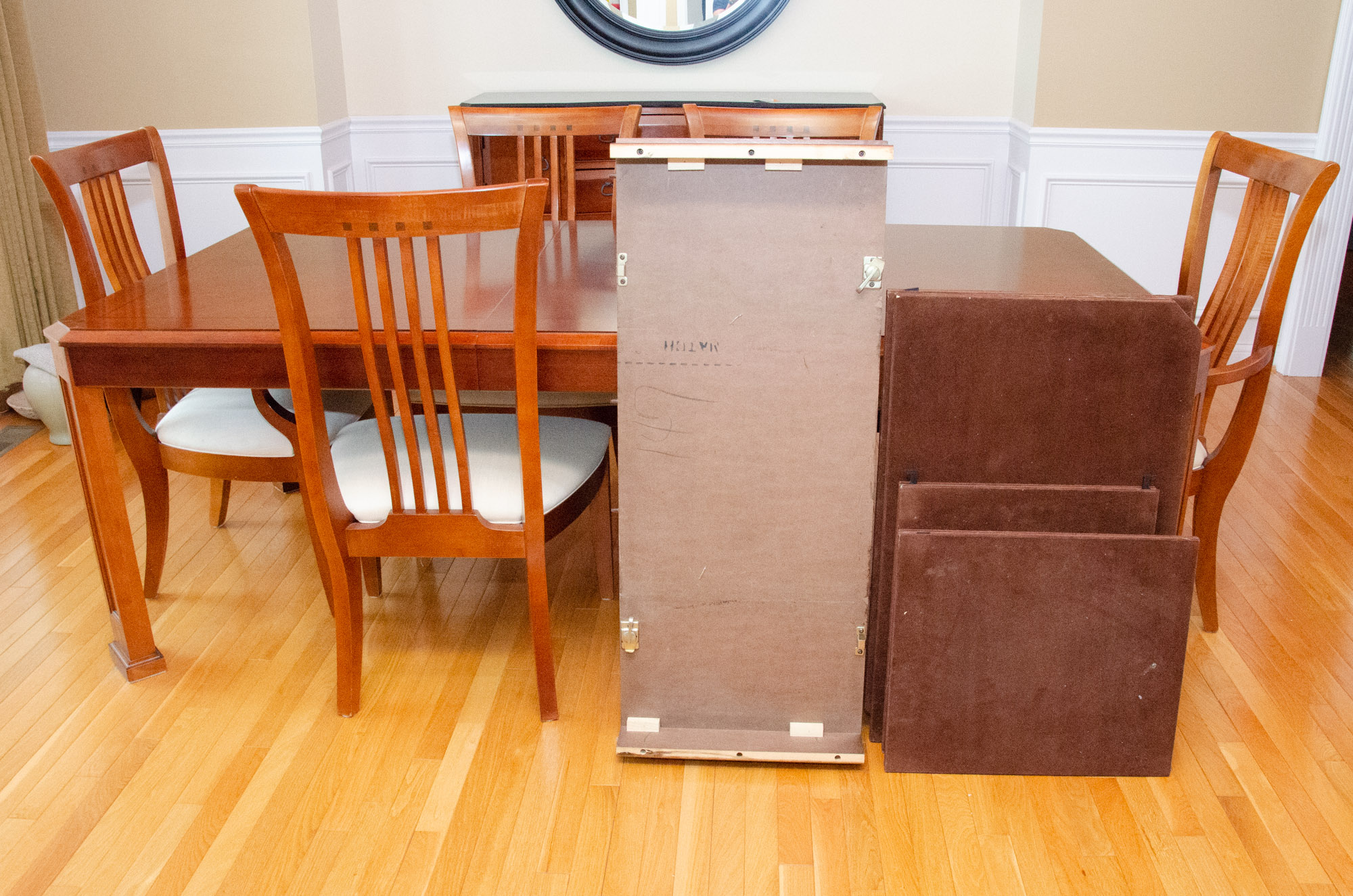 Contemporary Thomasville Cherry Mission Style Dining Table with Chairs