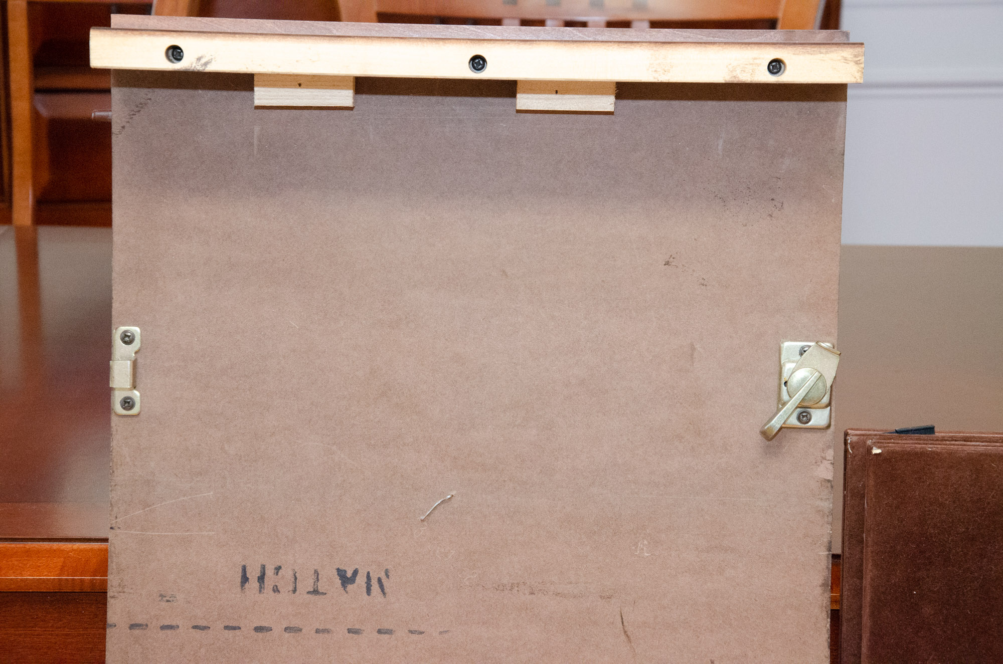 Contemporary Thomasville Cherry Mission Style Dining Table with Chairs