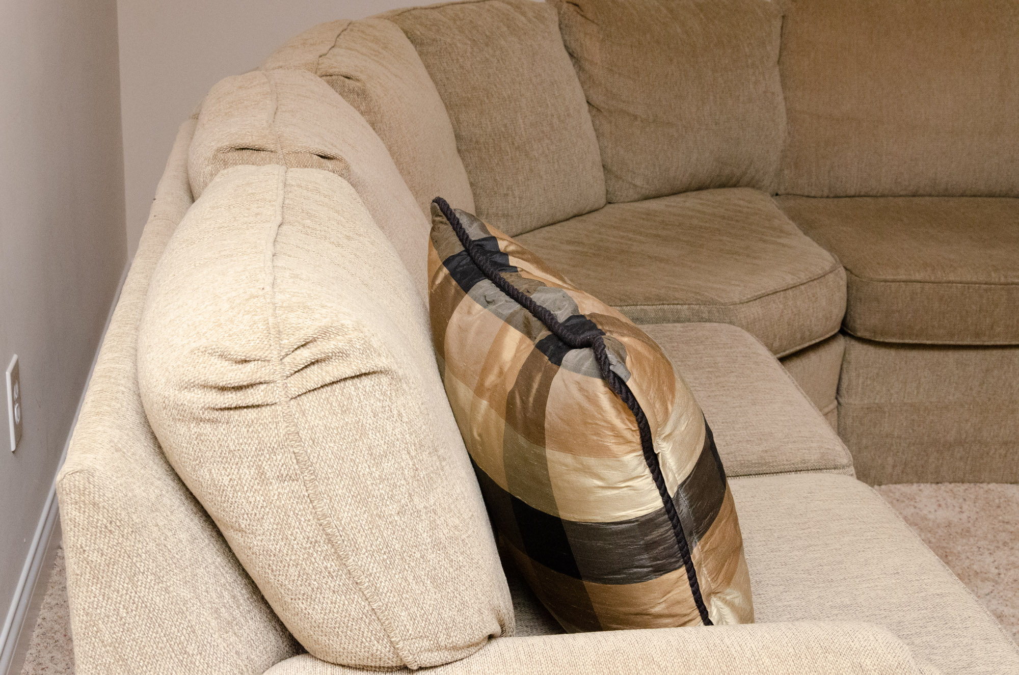 Contemporary Thomasville Upholstered Tweed Sectional Sofa