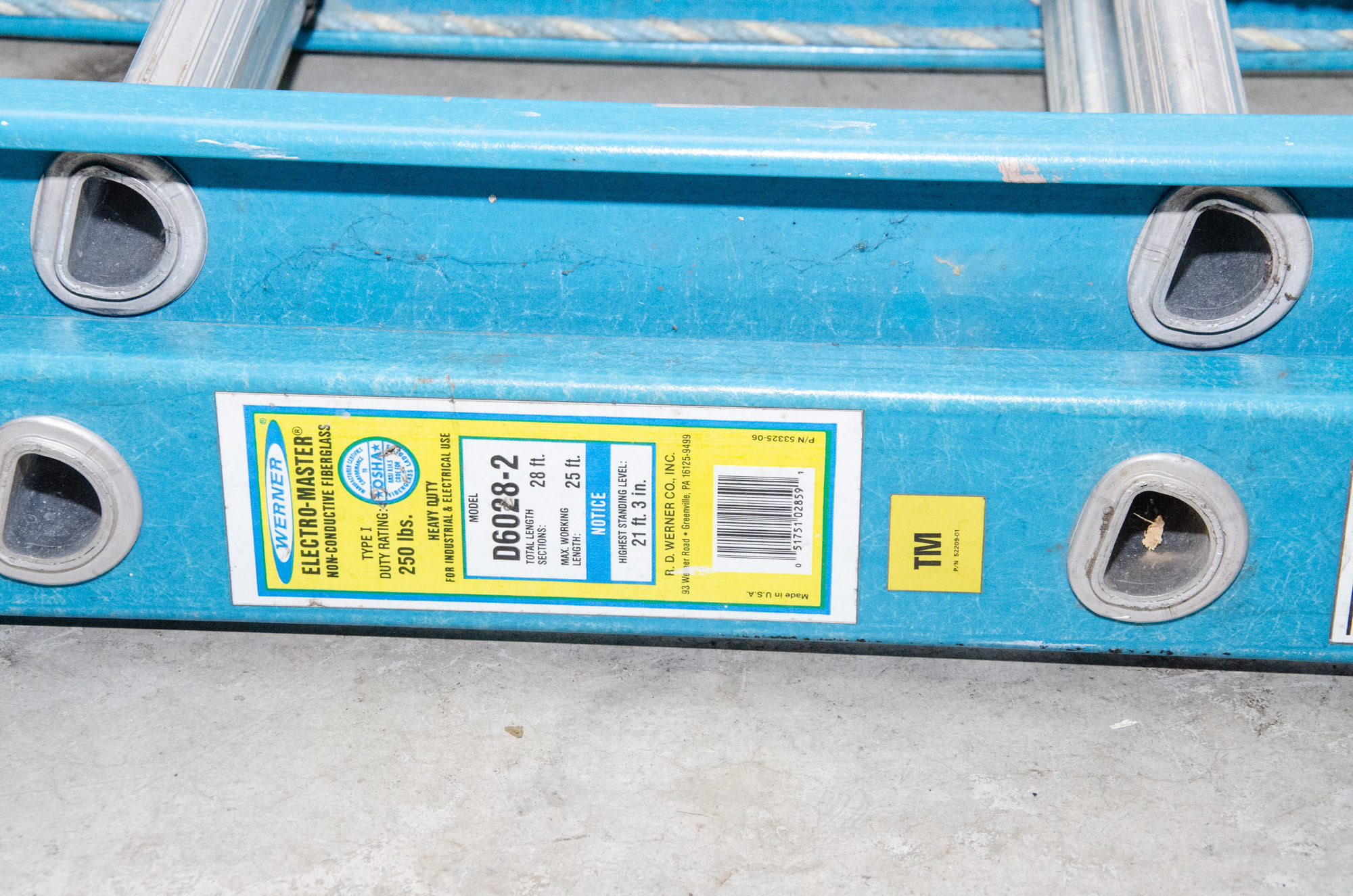 Werner 28' Aluminium Extension Ladder