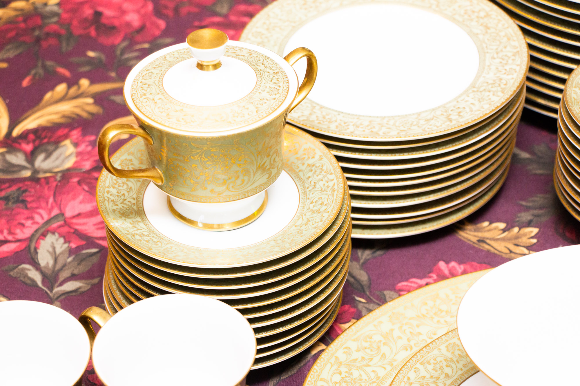 Sango Cina "Versailles" Porcelain Dinnerware