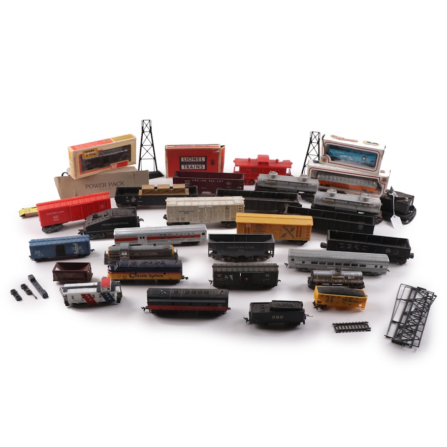 Vintage HO and O Scale Model Train Cars and Accessories