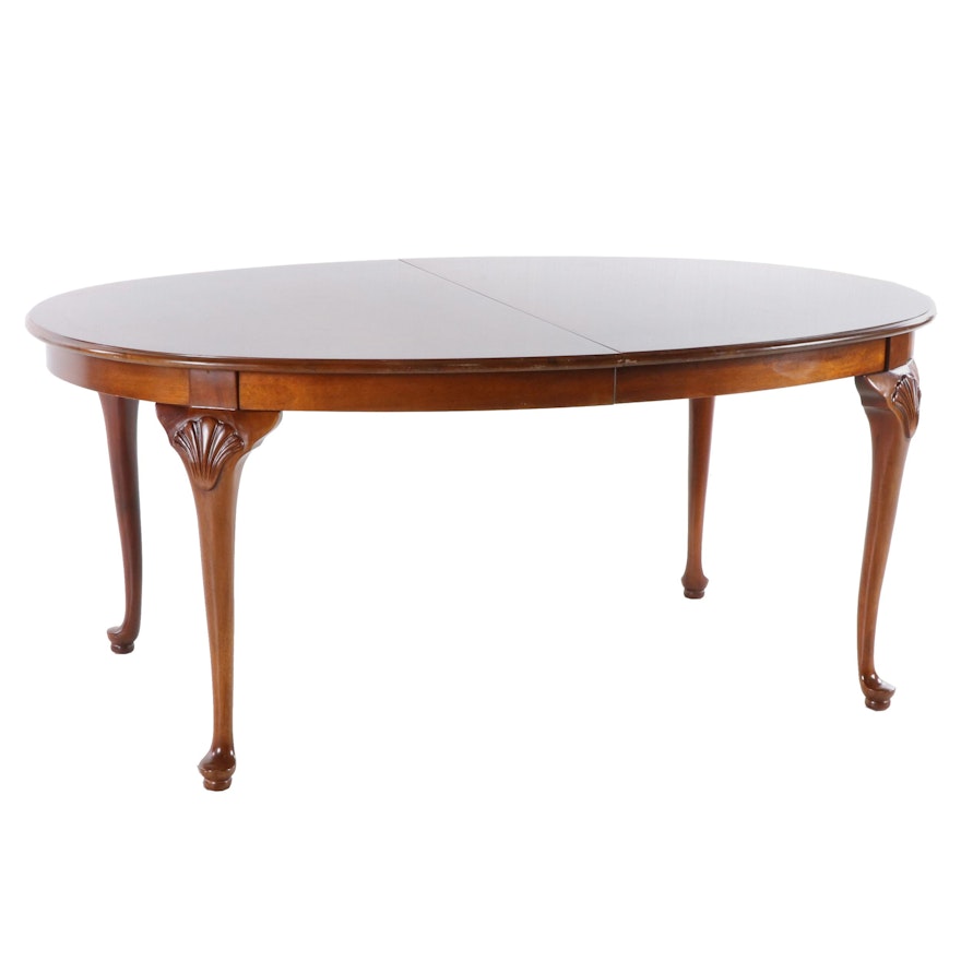 Queen Anne Style Round Dining Table, Late 20th Century