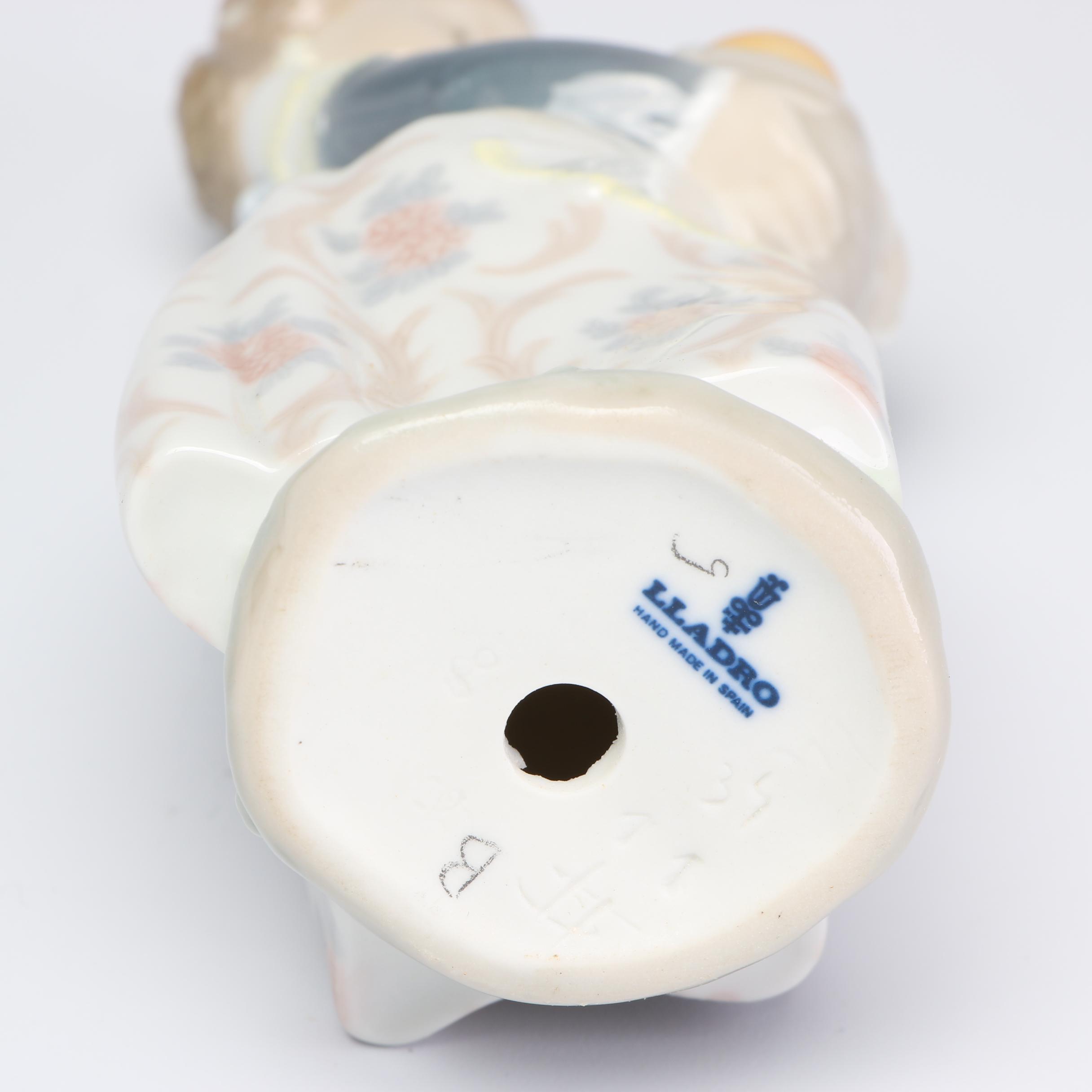 Lladro "Valencia Girl With Basket of Oranges" Figurine 4841