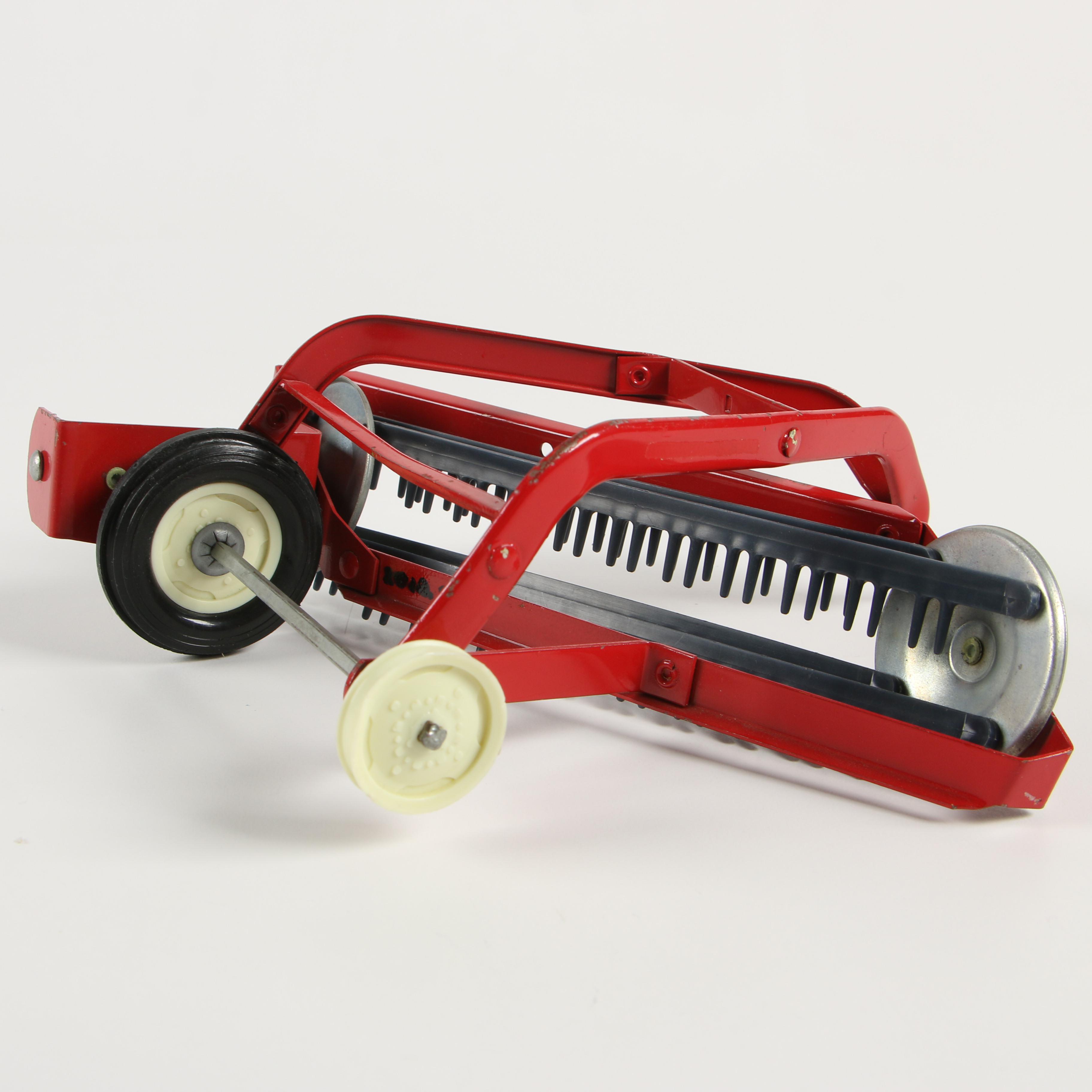 ERTL Co. Die-Cast Metal International Harvester Toy Tractors and Farm Implements