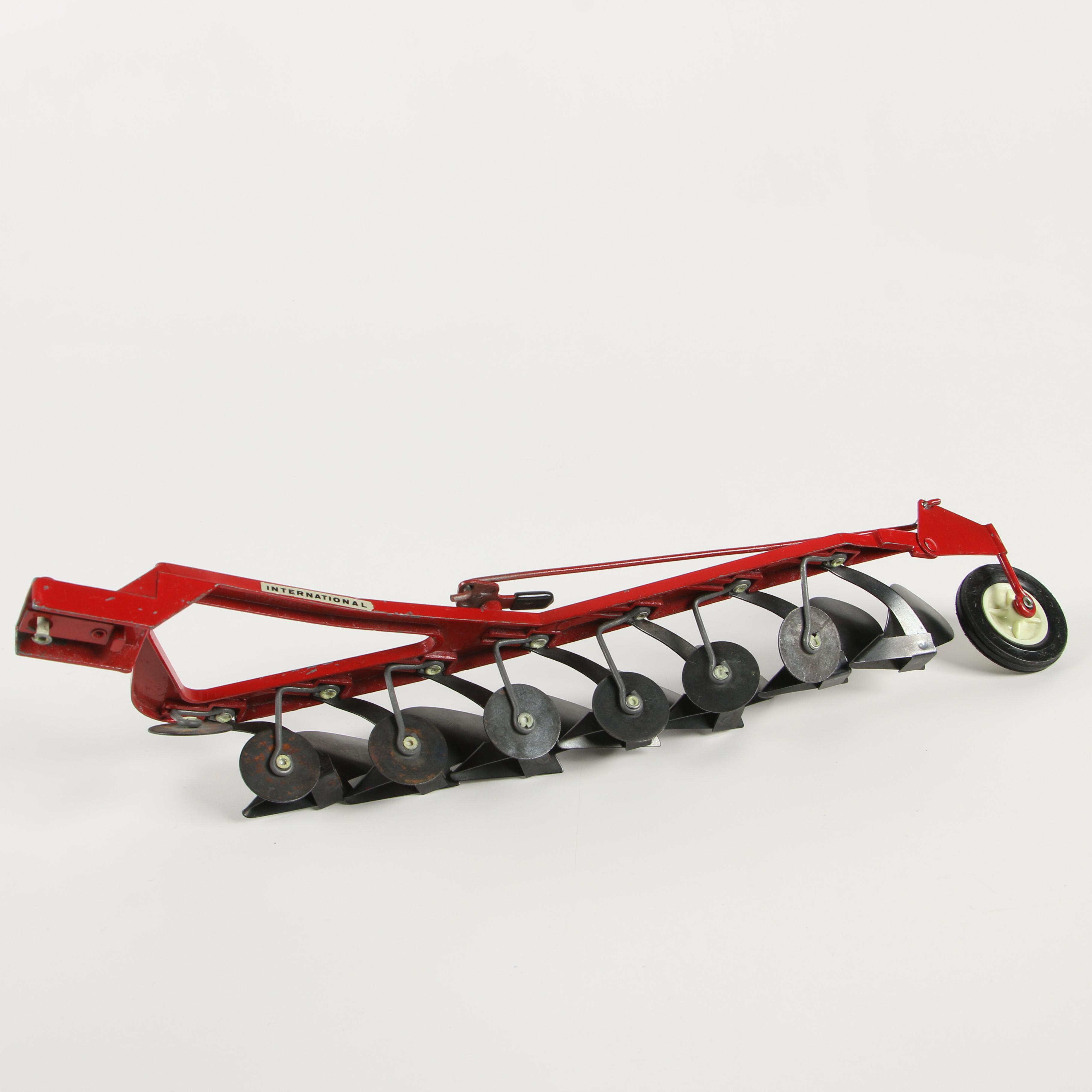 ERTL Co. Die-Cast Metal International Harvester Toy Tractors and Farm Implements