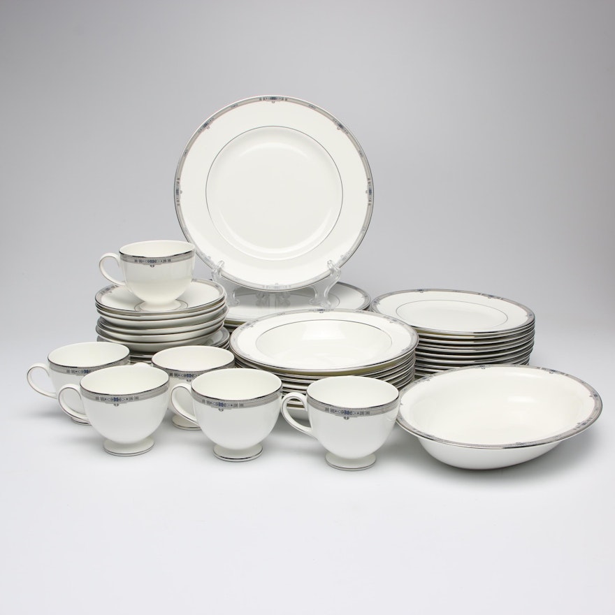 Wedgwood "Amherst" Porcelain Dinnerware, Late 20th Century