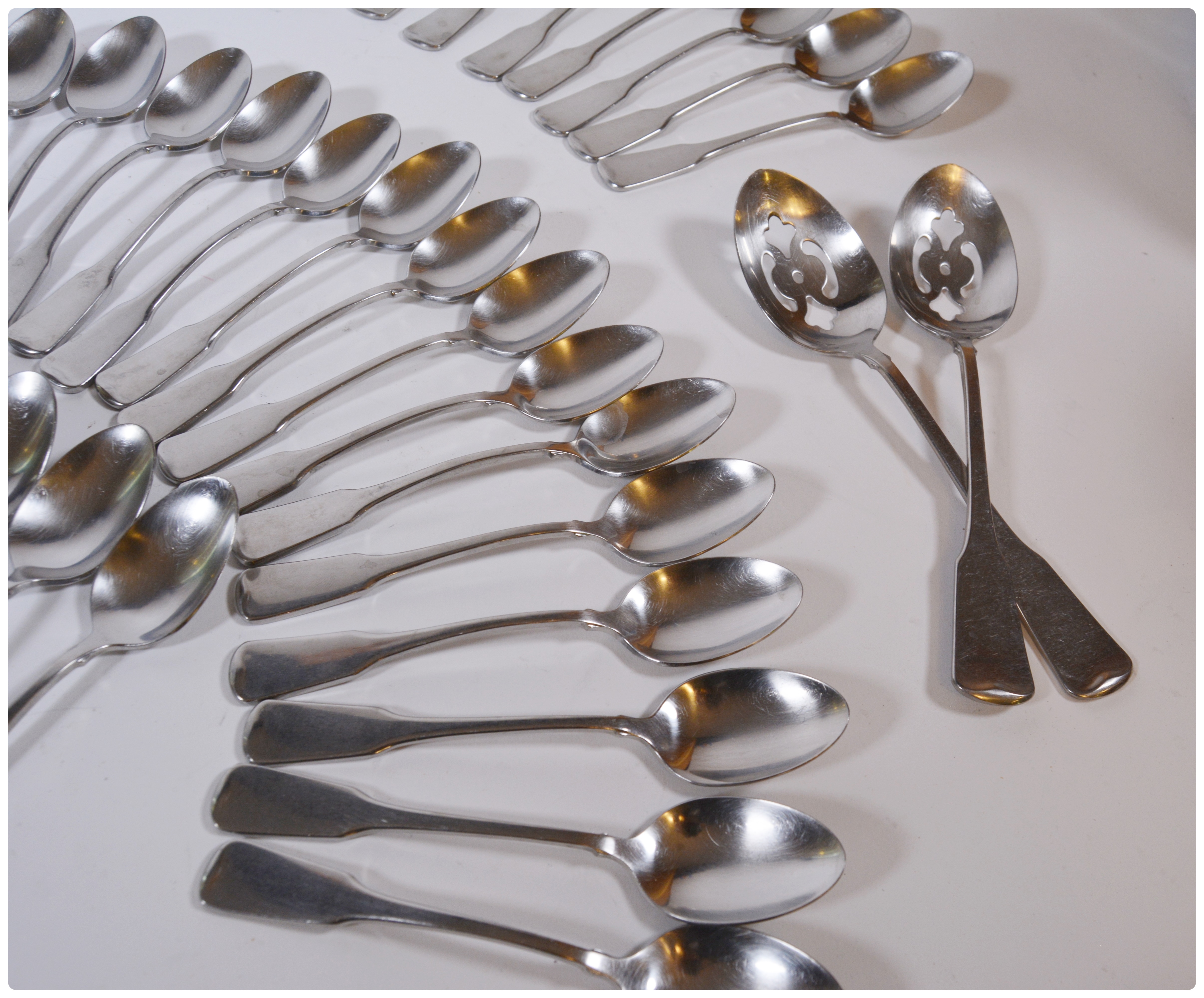 Oneida "Patrick Henry" Stainless Flatware Set