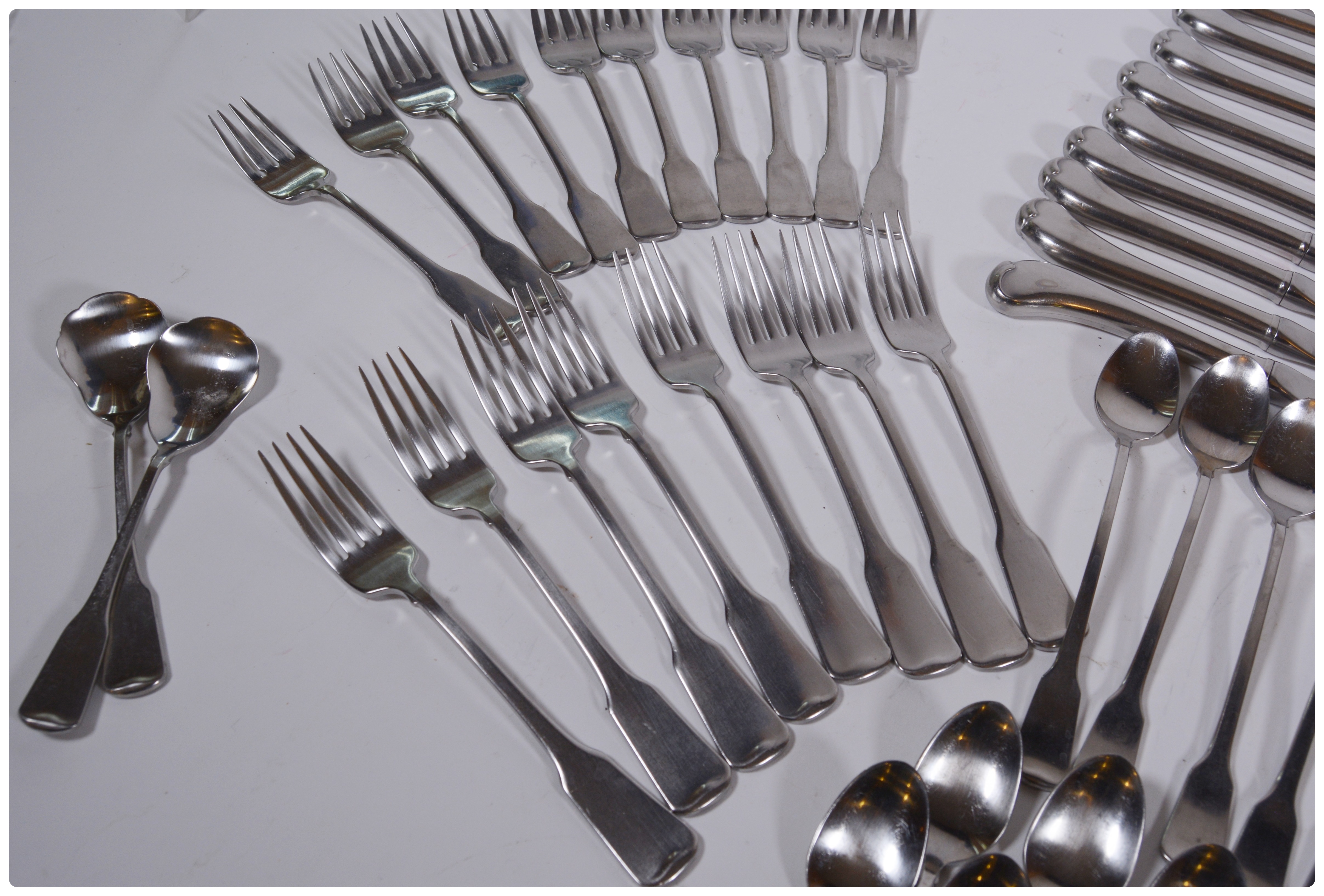 Oneida "Patrick Henry" Stainless Flatware Set