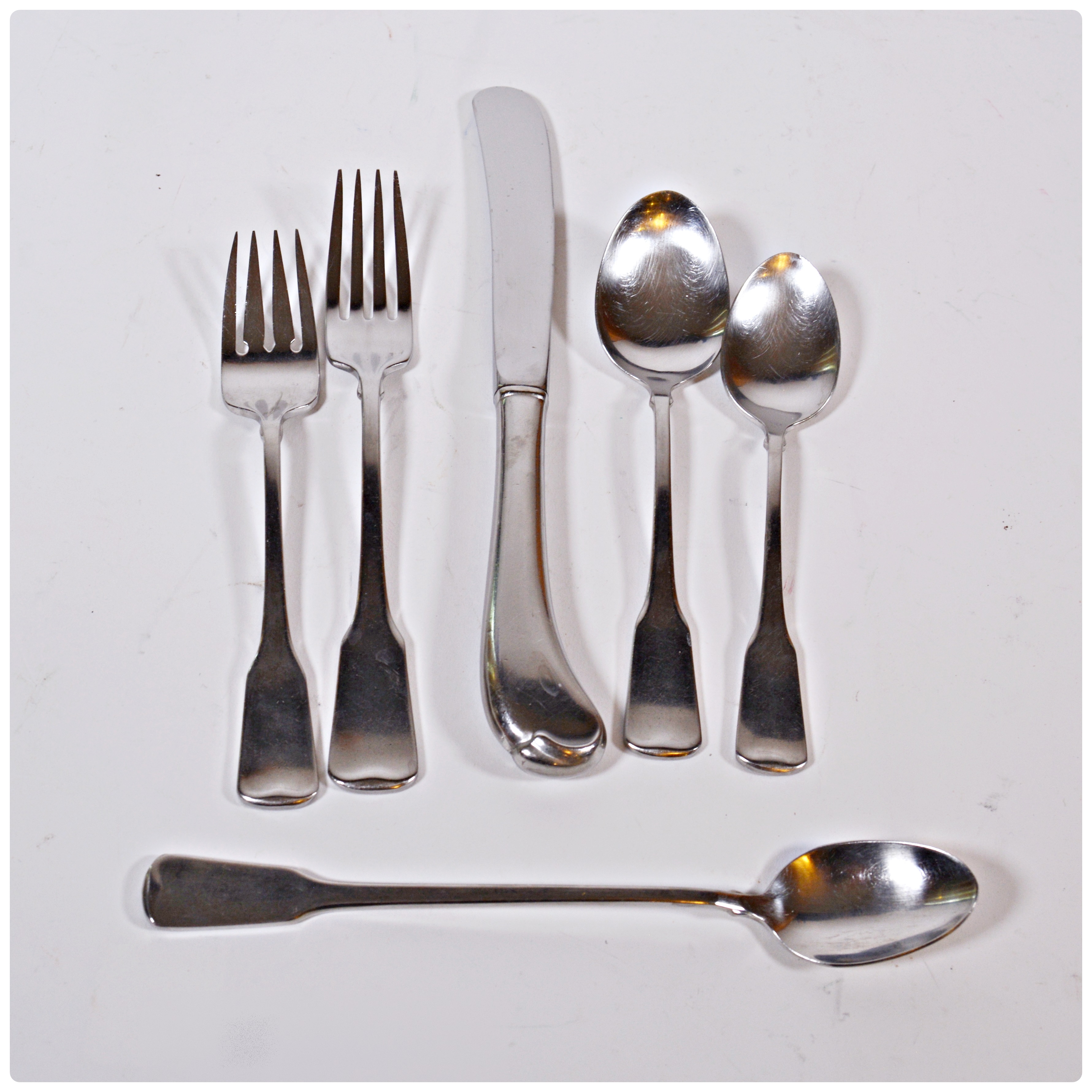 Oneida "Patrick Henry" Stainless Flatware Set