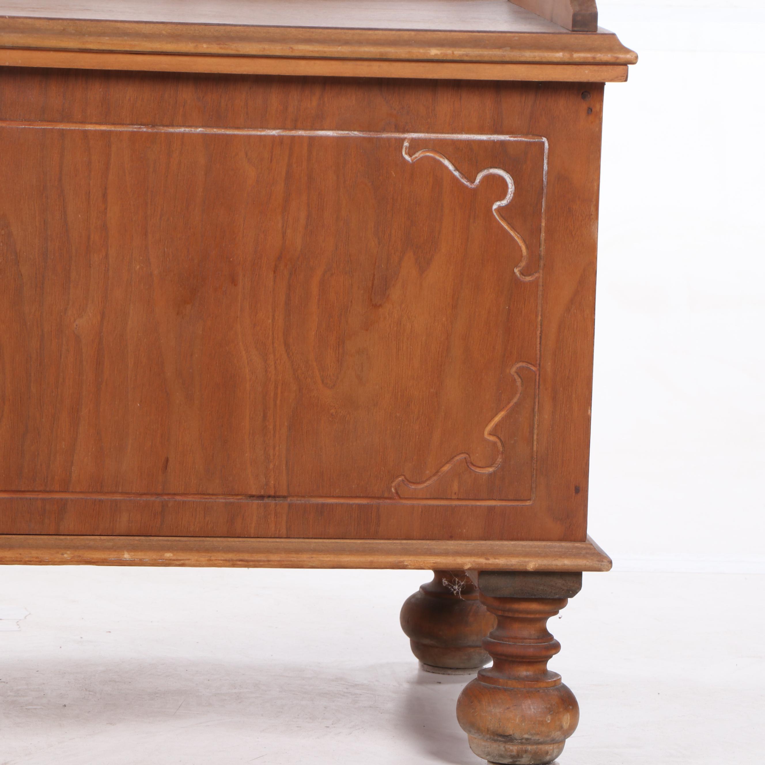 Tennessee Furniture "Cavalier" Cedar Chest, Early 20th Century