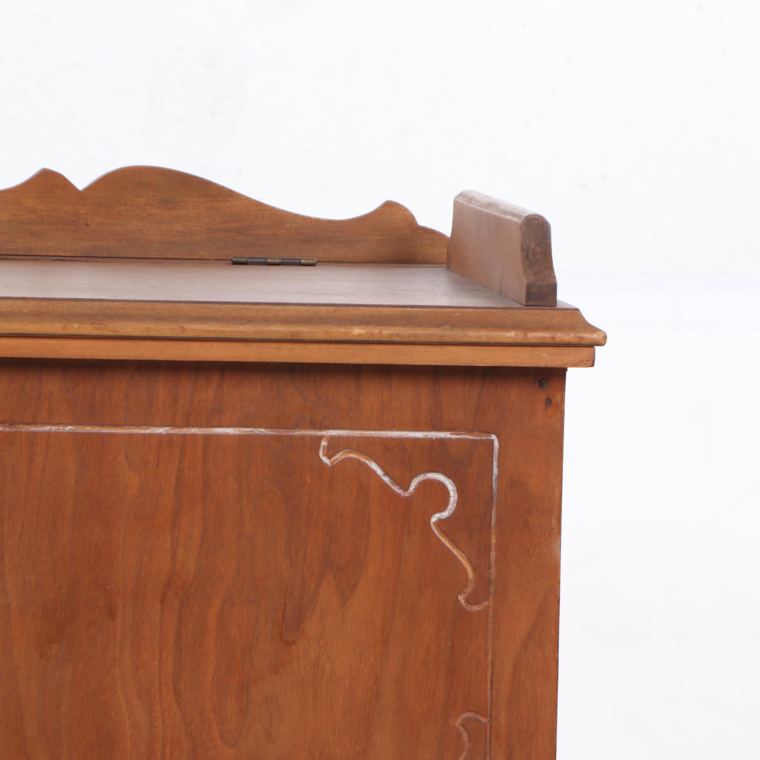 Tennessee Furniture "Cavalier" Cedar Chest, Early 20th Century