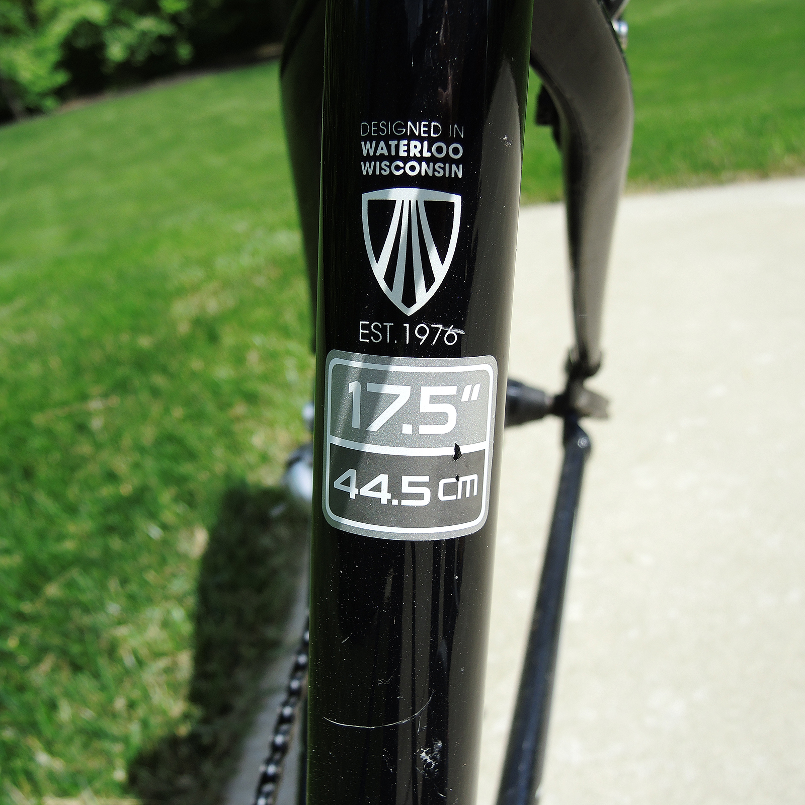 Trek 7.5 FX Alpha Aluminum Hybrid Bicycle with Bontrager Tires and Bag