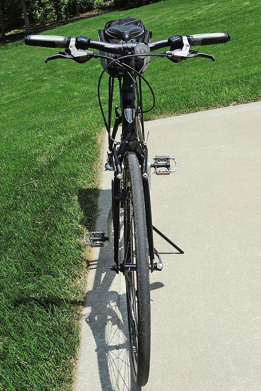 Trek 7.5 FX Alpha Aluminum Hybrid Bicycle with Bontrager Tires and Bag