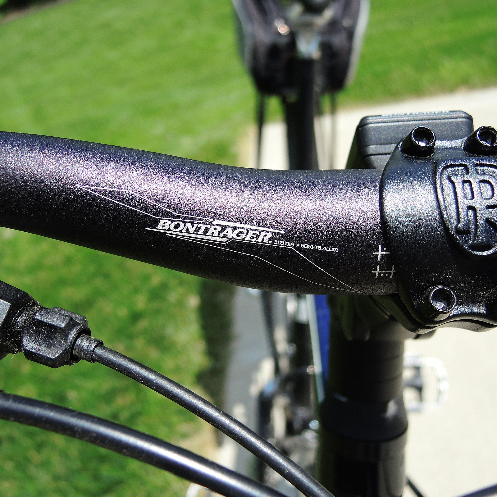 Trek 7.5 FX Alpha Aluminum Hybrid Bicycle with Bontrager Tires and Bag