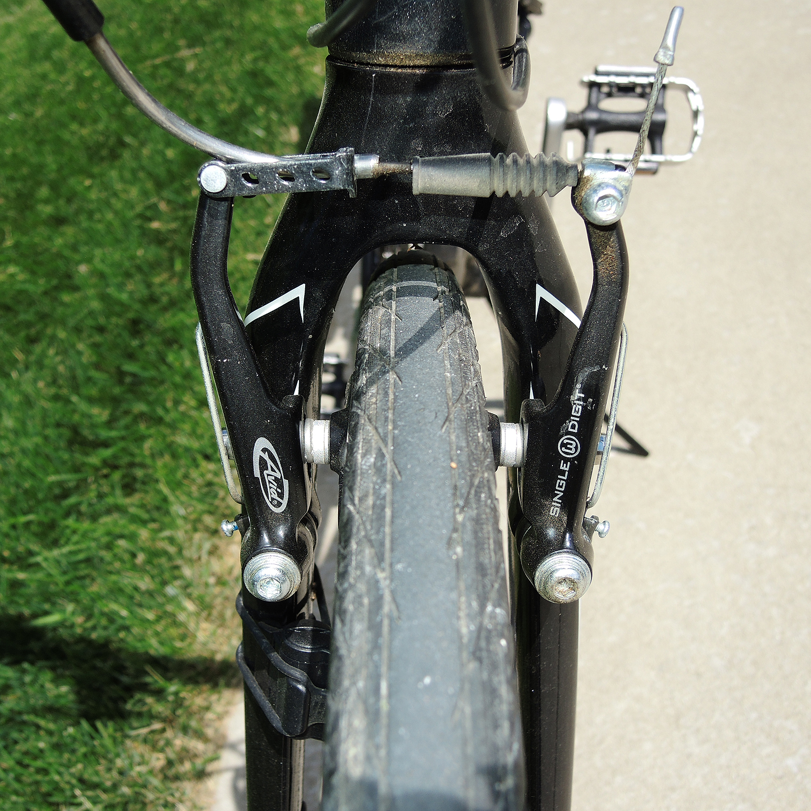 Trek 7.5 FX Alpha Aluminum Hybrid Bicycle with Bontrager Tires and Bag