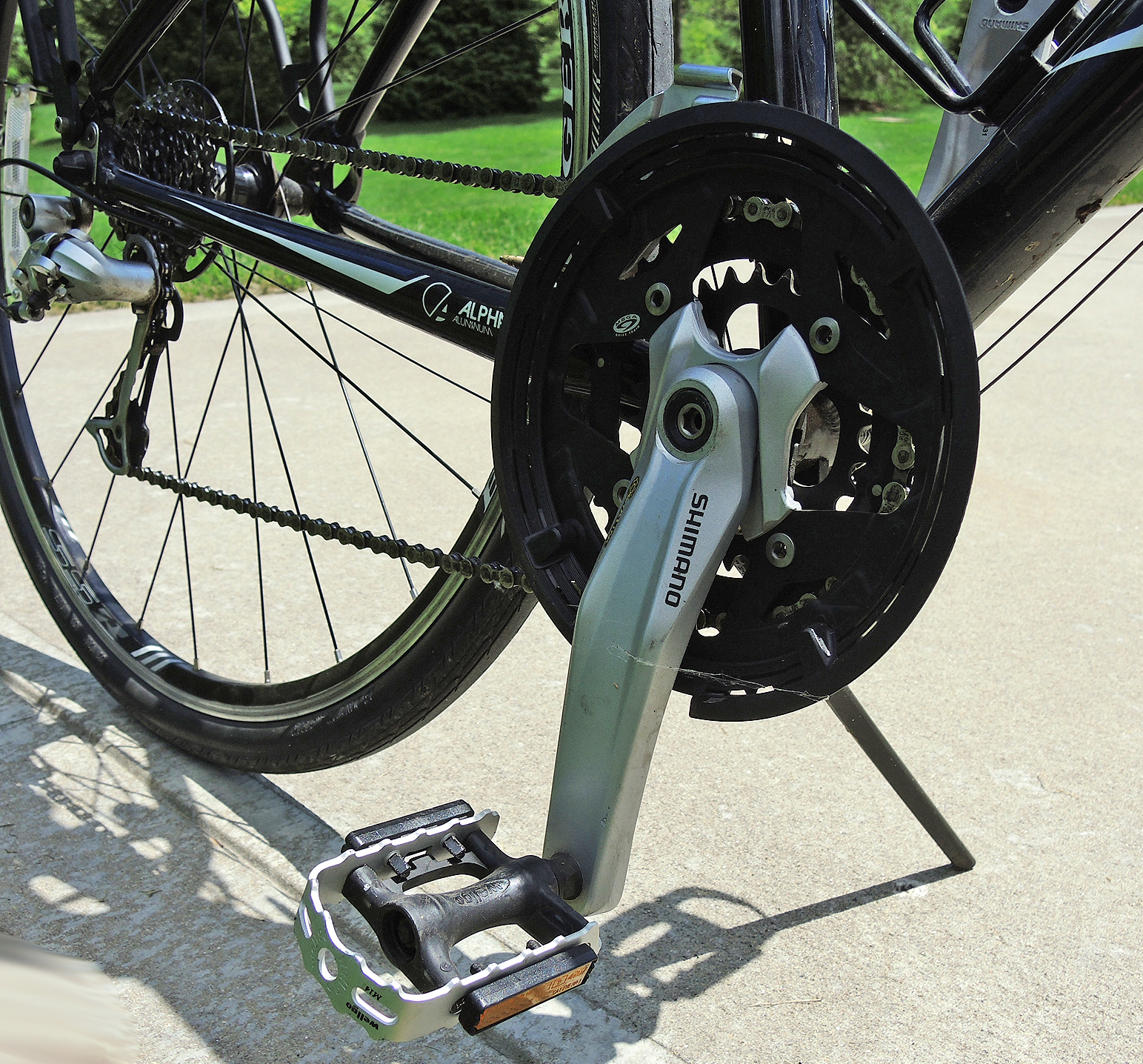 Trek 7.5 FX Alpha Aluminum Hybrid Bicycle with Bontrager Tires and Bag