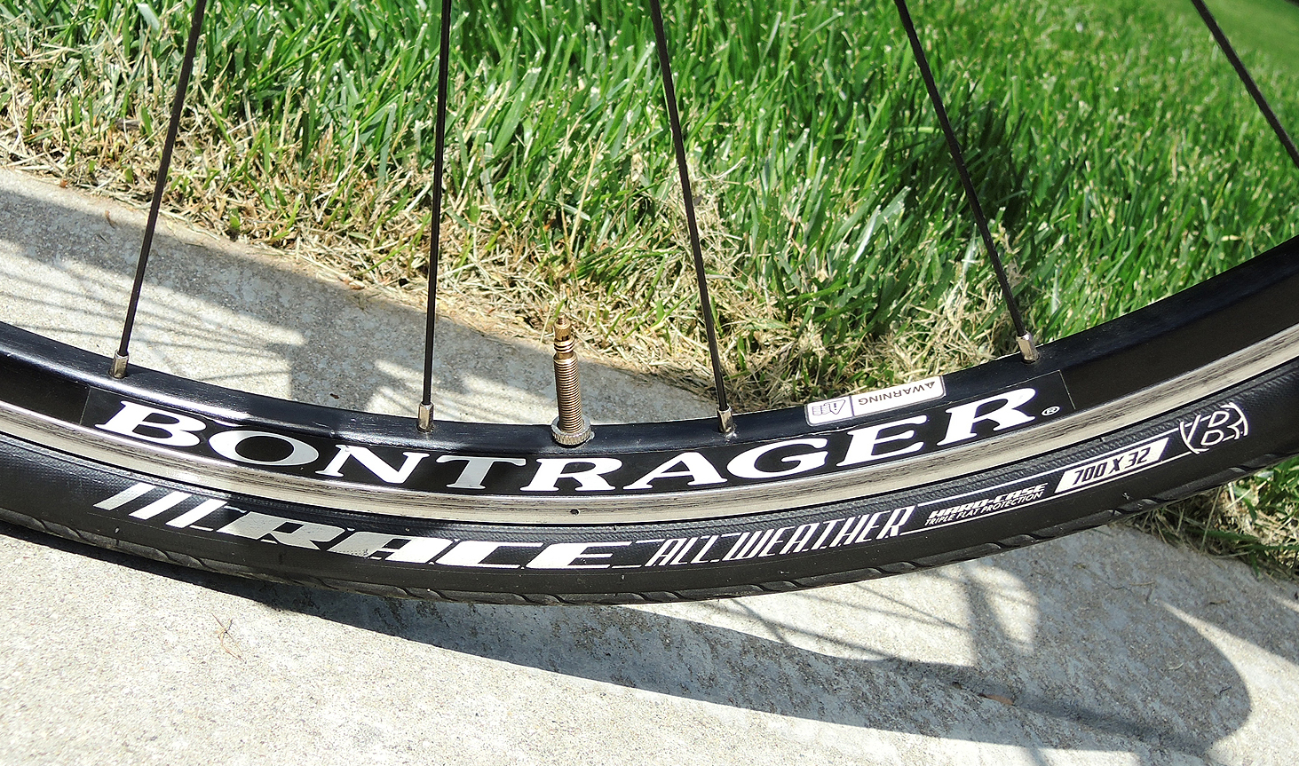 Trek 7.5 FX Alpha Aluminum Hybrid Bicycle with Bontrager Tires and Bag