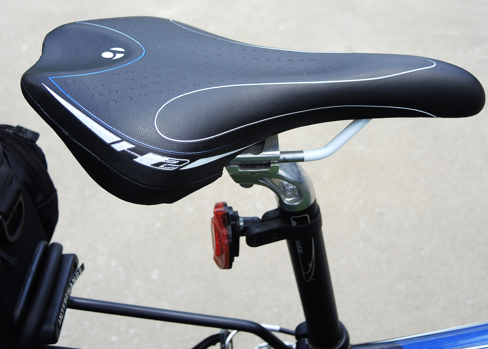 Trek 7.5 FX Alpha Aluminum Hybrid Bicycle with Bontrager Tires and Bag