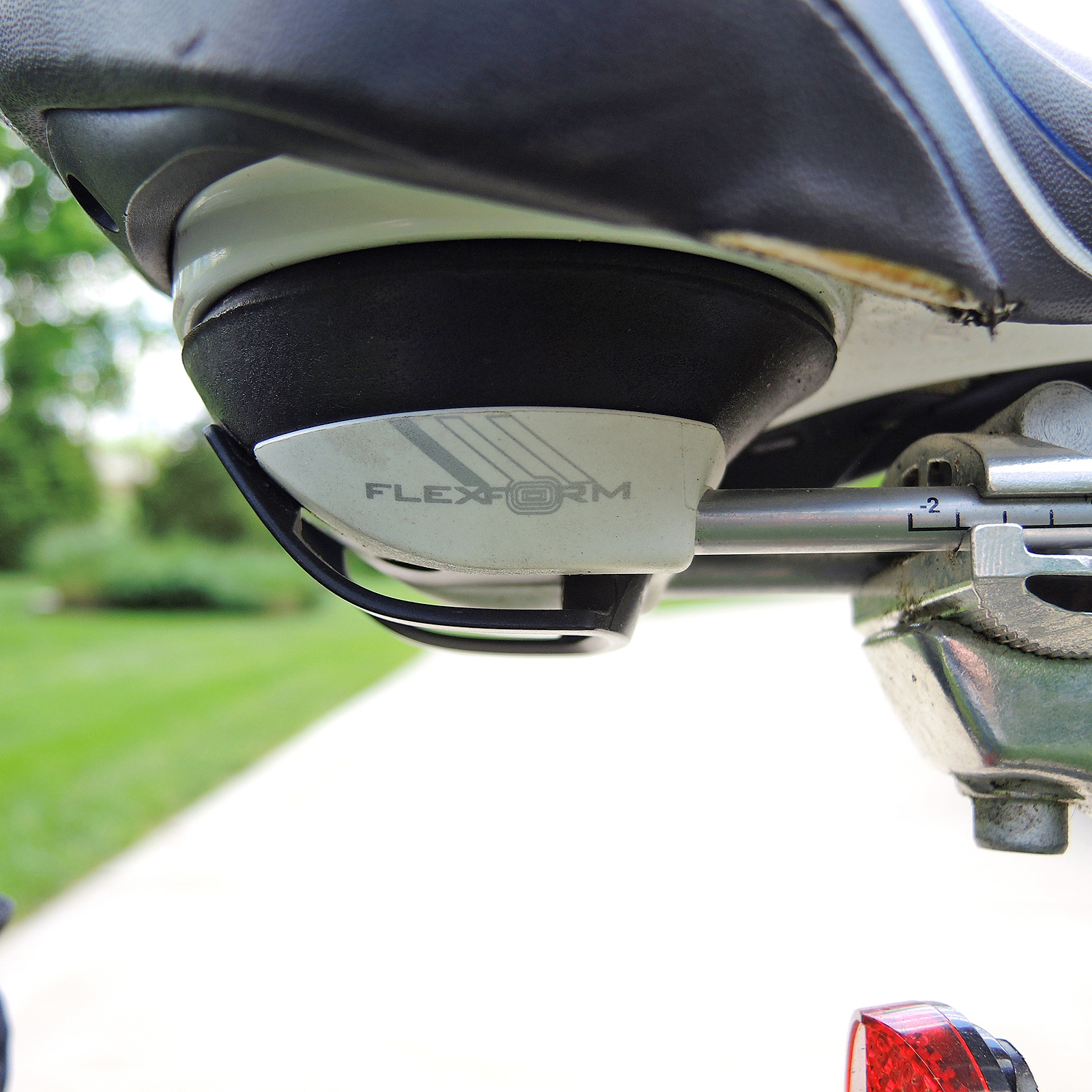 Trek 7.5 FX Alpha Aluminum Hybrid Bicycle with Bontrager Tires and Bag