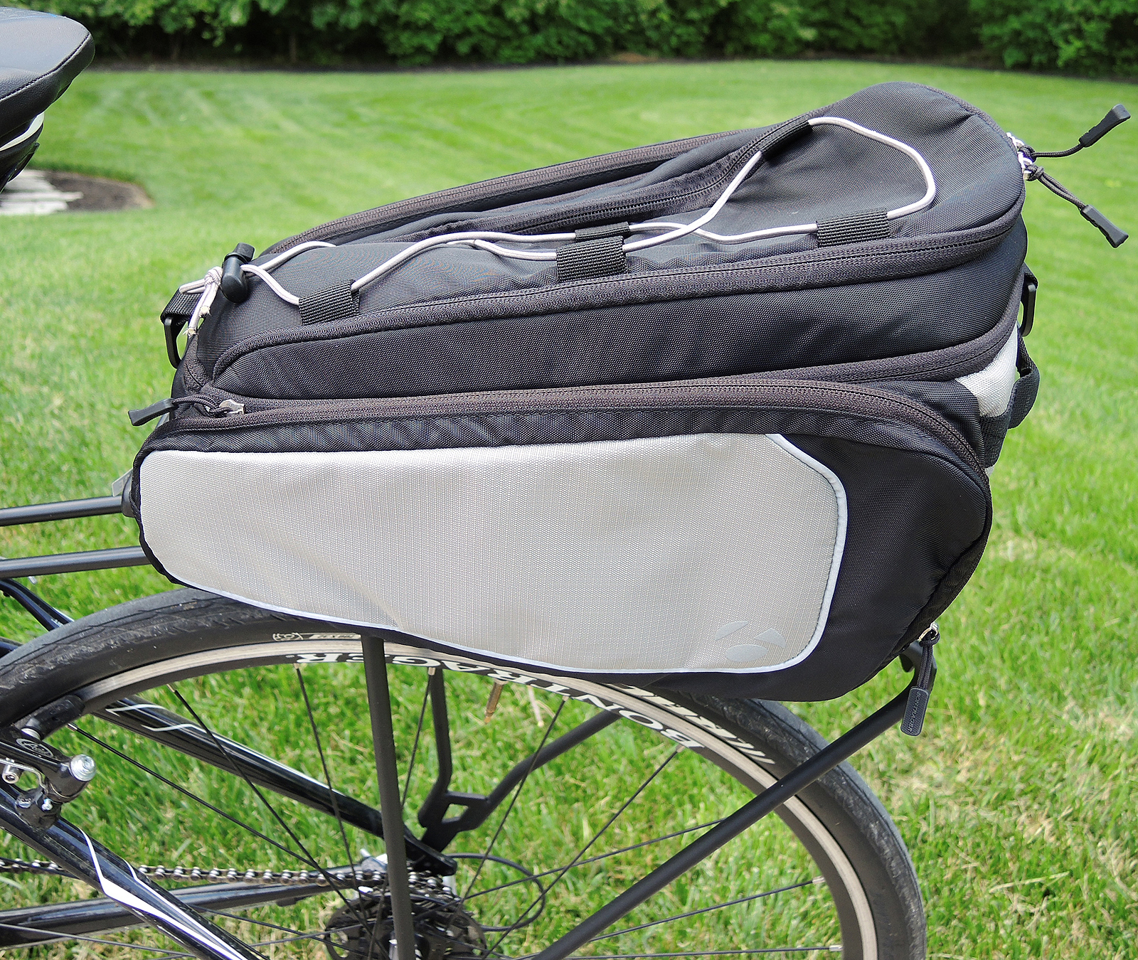 Trek 7.5 FX Alpha Aluminum Hybrid Bicycle with Bontrager Tires and Bag