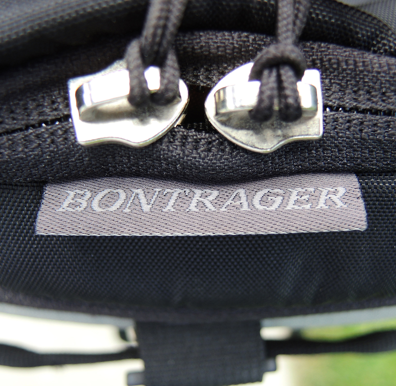 Trek 7.5 FX Alpha Aluminum Hybrid Bicycle with Bontrager Tires and Bag