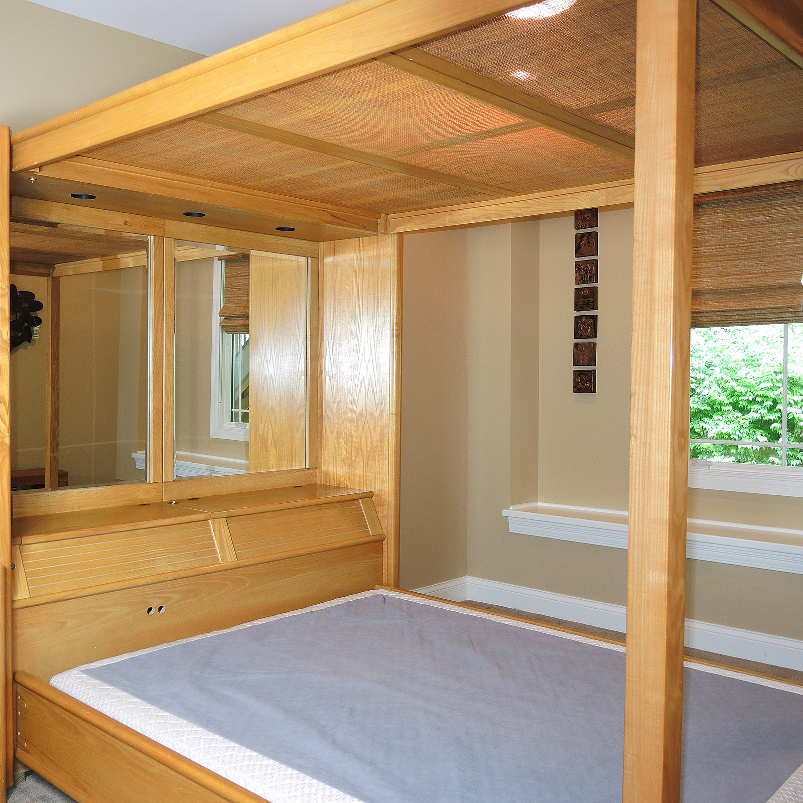 Thomasville Lighted Queen Size Canopy Bed with Storage and Console Table