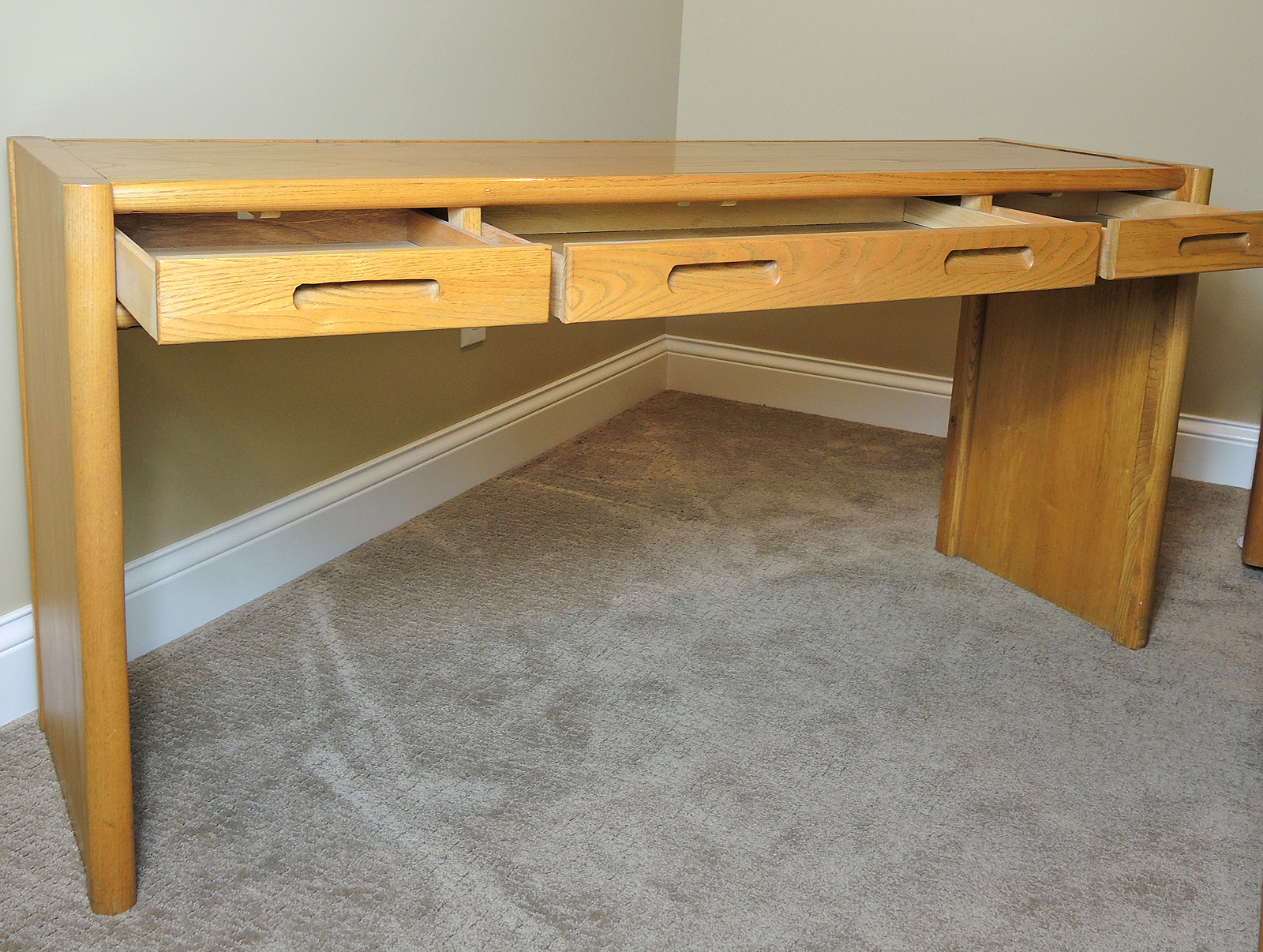 Thomasville Lighted Queen Size Canopy Bed with Storage and Console Table