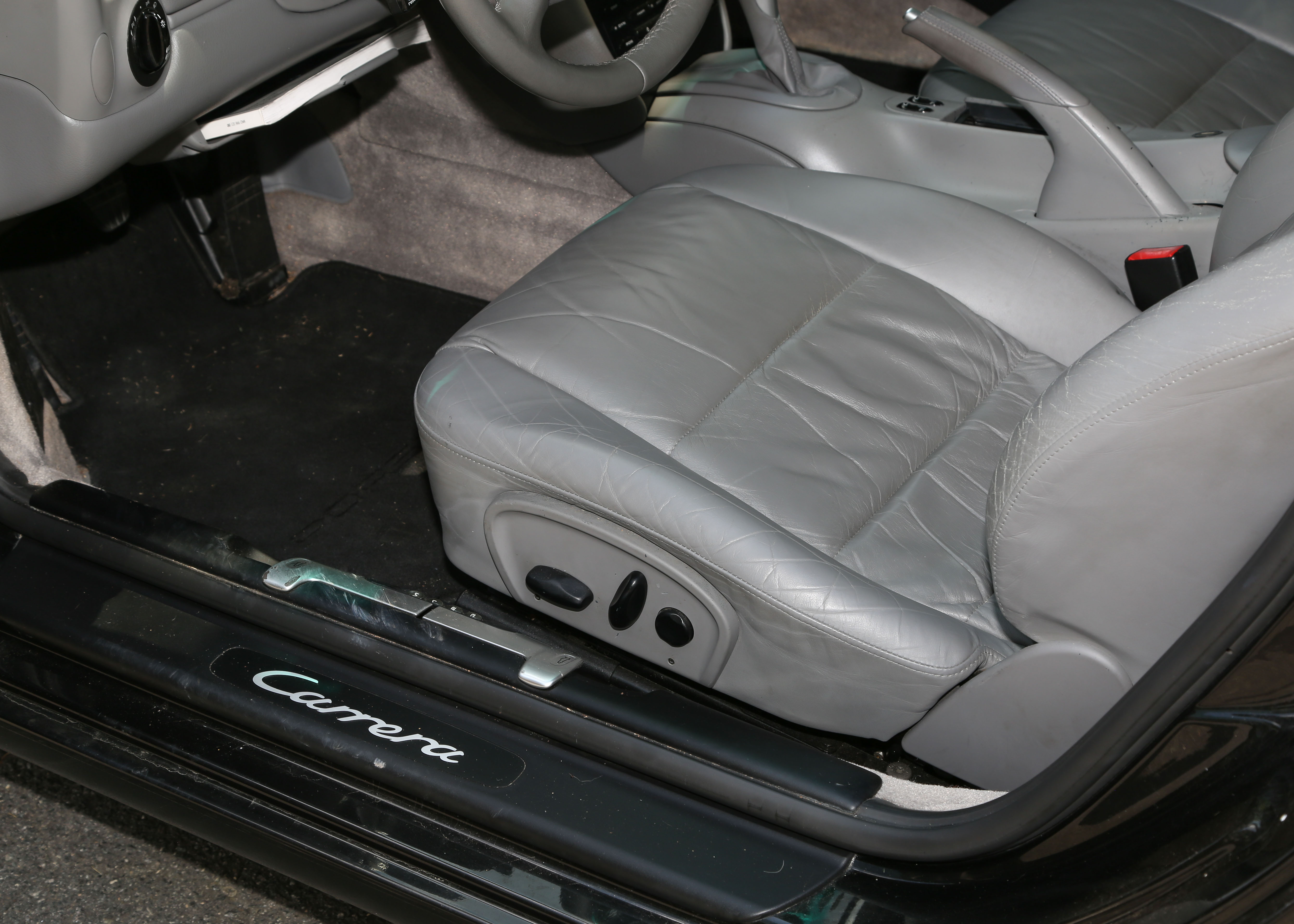 2000 Porsche 911 Carrera