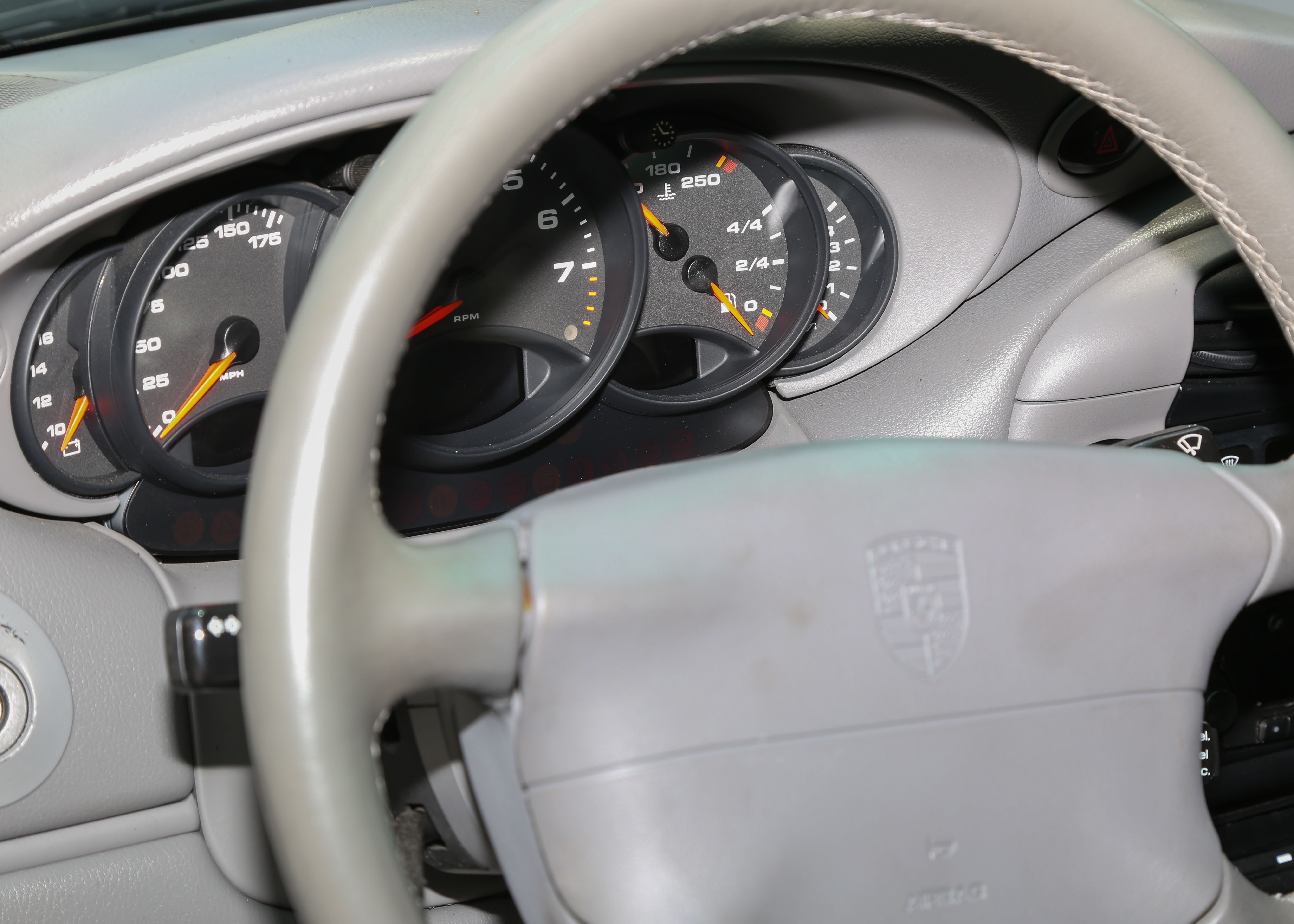 2000 Porsche 911 Carrera