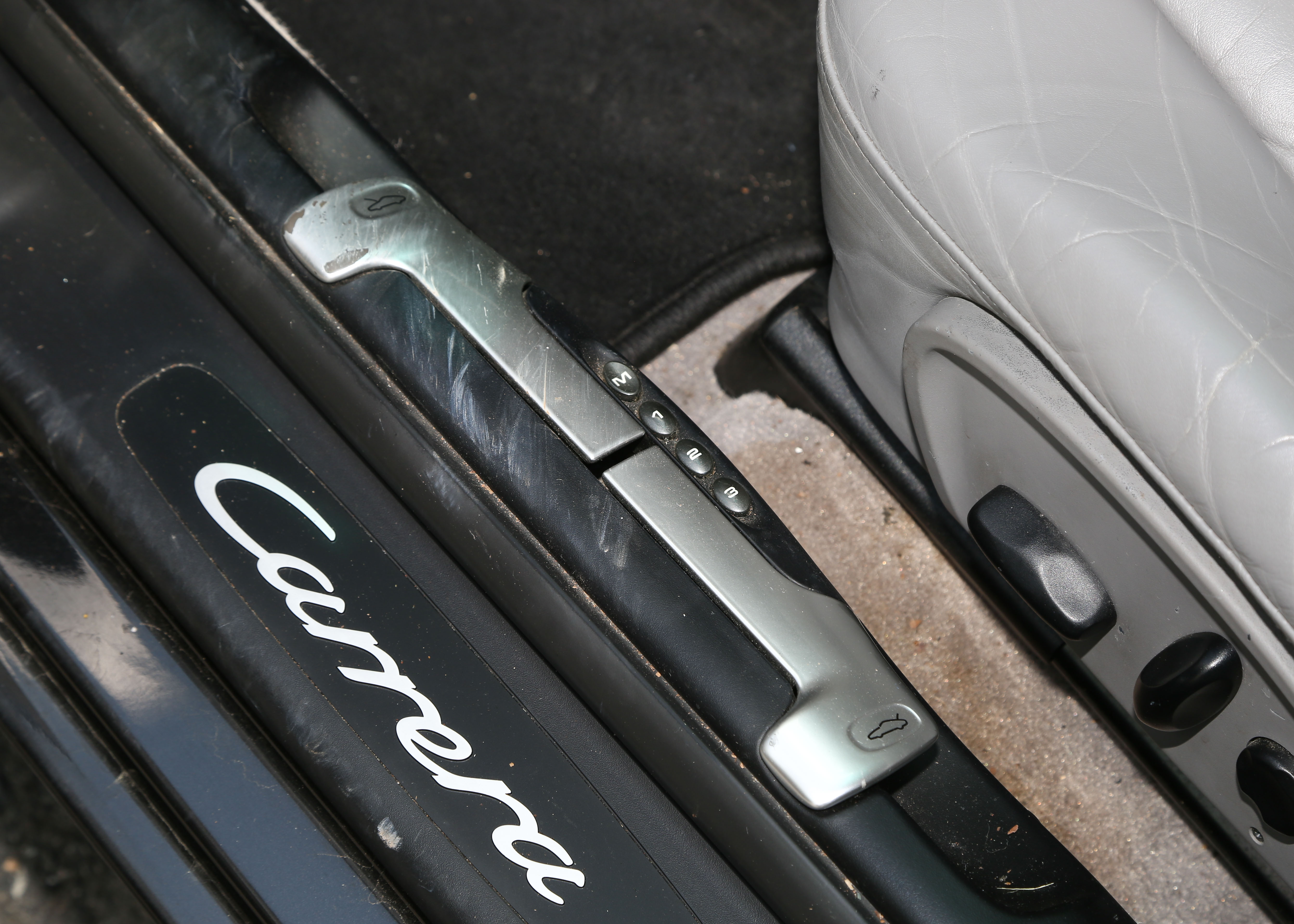 2000 Porsche 911 Carrera