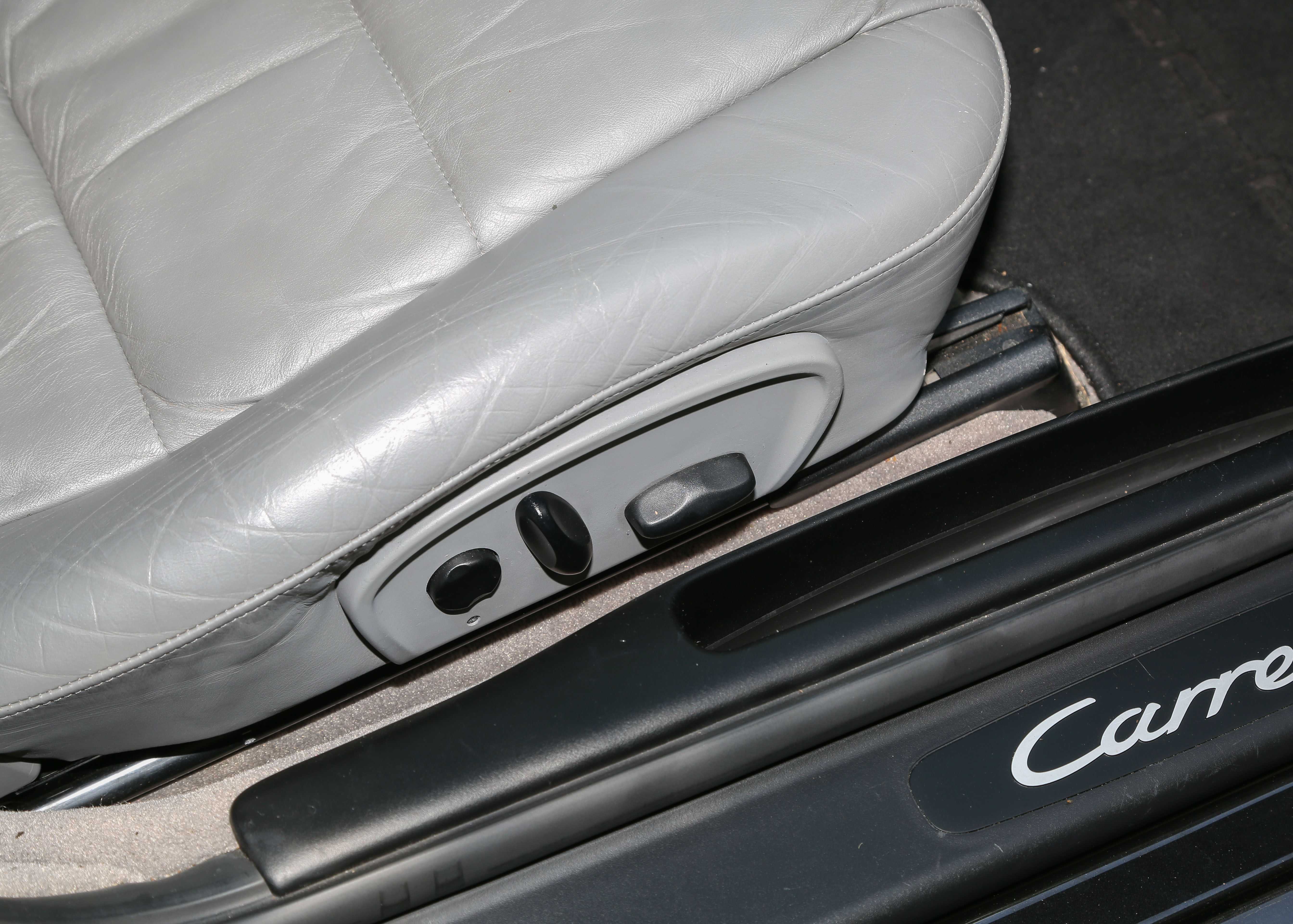 2000 Porsche 911 Carrera