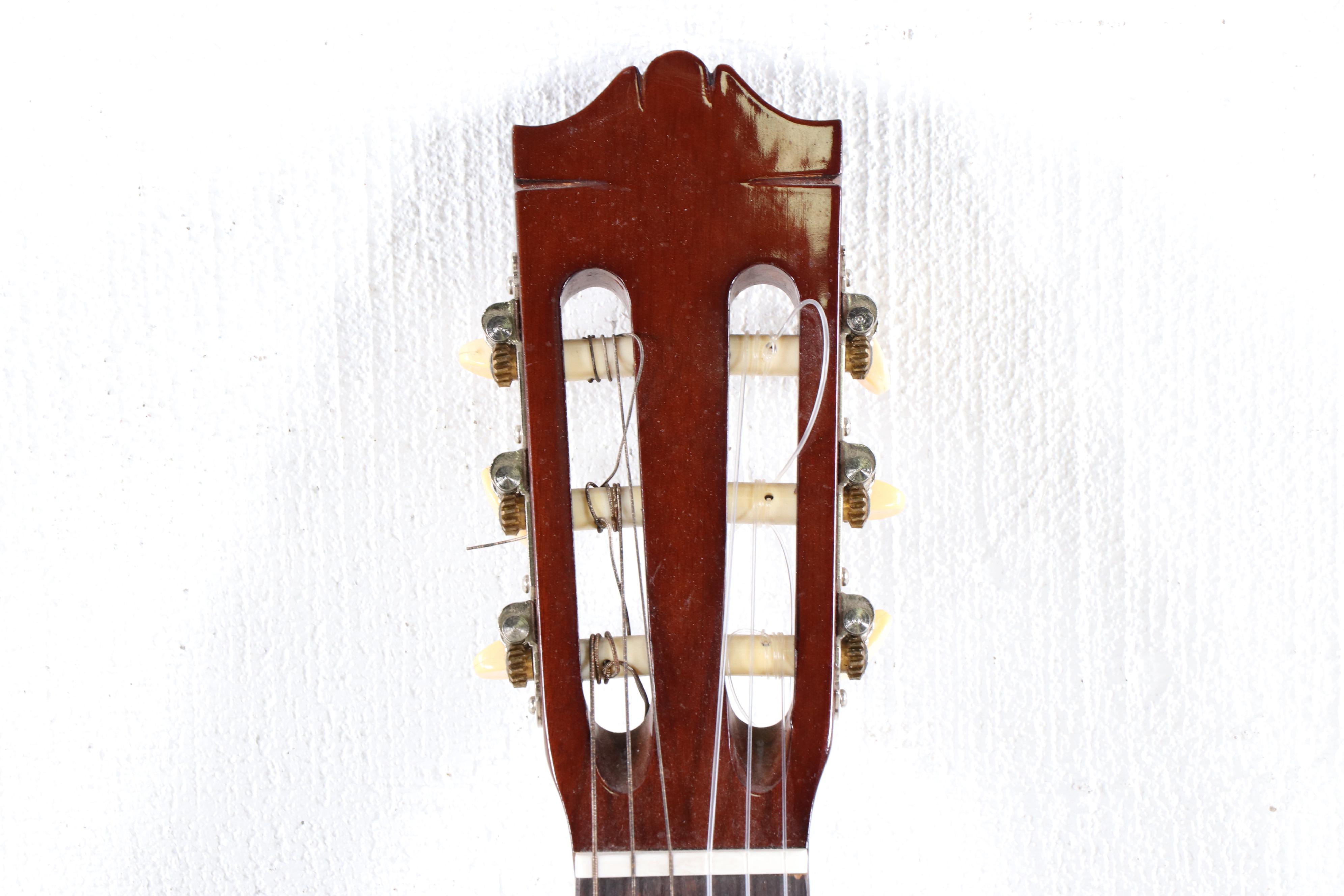 Yamaha C-40 Classical Acoustic Guitar in Natural Finish