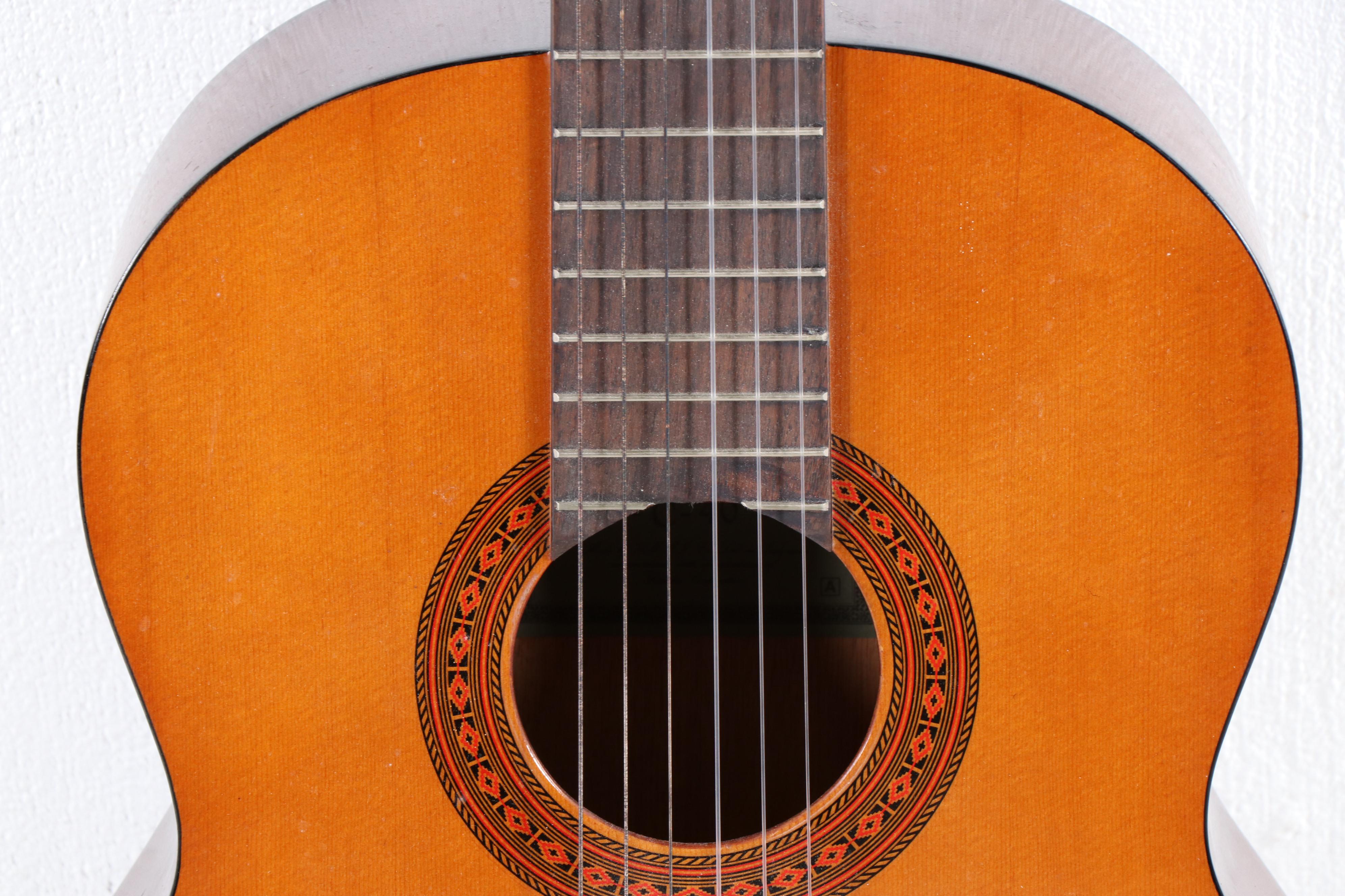 Yamaha C-40 Classical Acoustic Guitar in Natural Finish