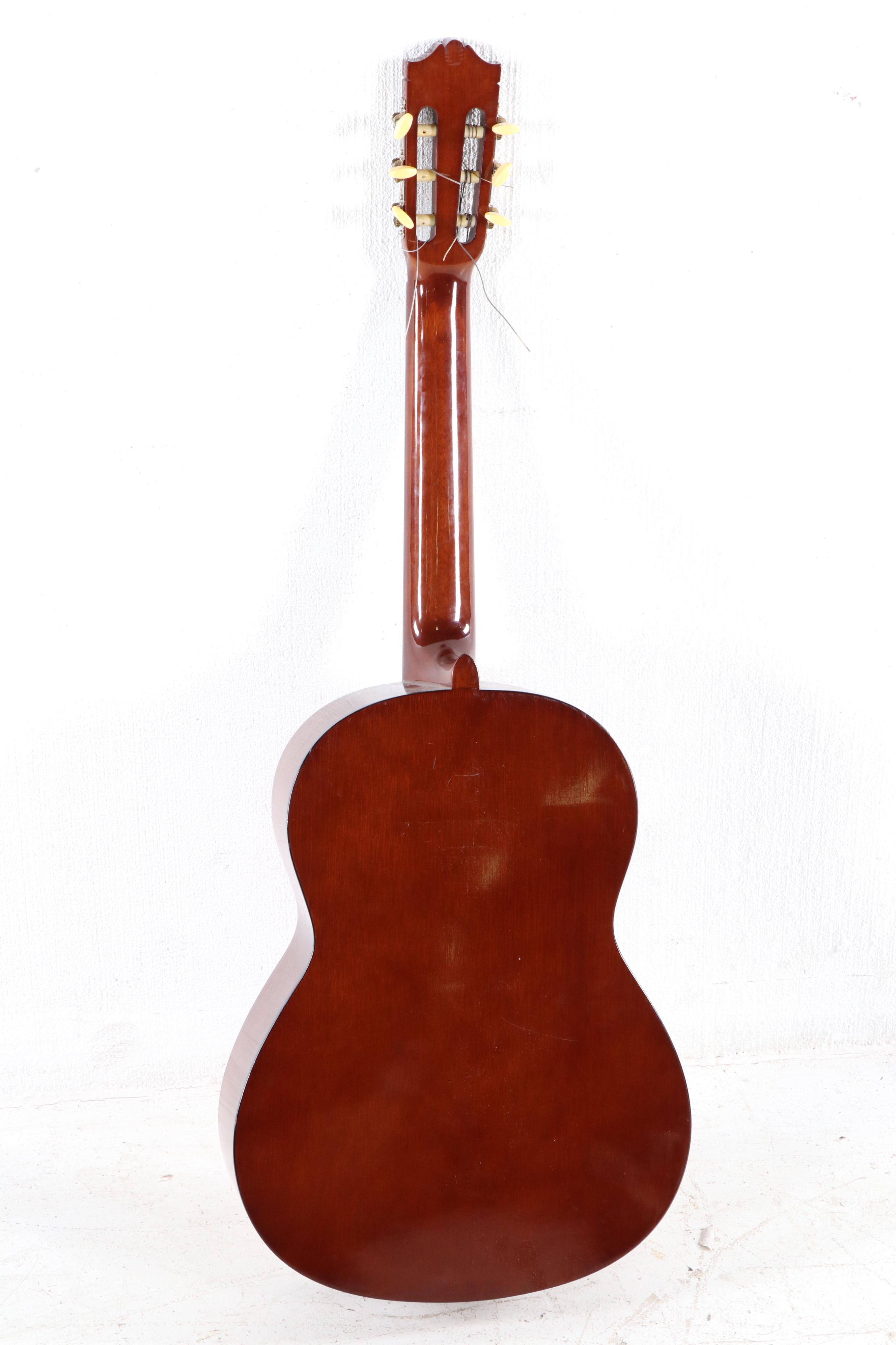 Yamaha C-40 Classical Acoustic Guitar in Natural Finish