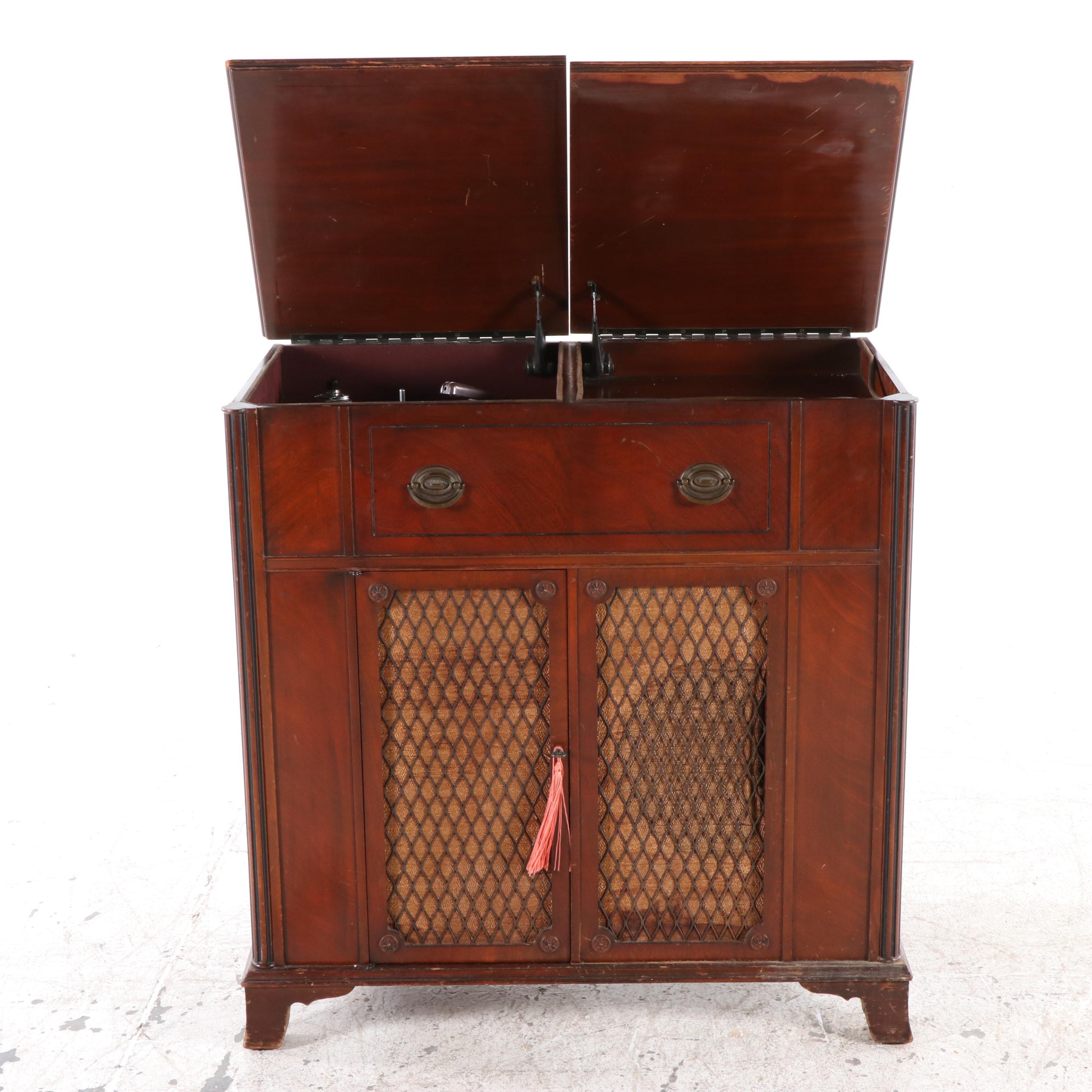 Stromberg Carlson Shortware Phonograph Radio Console, Early to Mid 20th Century