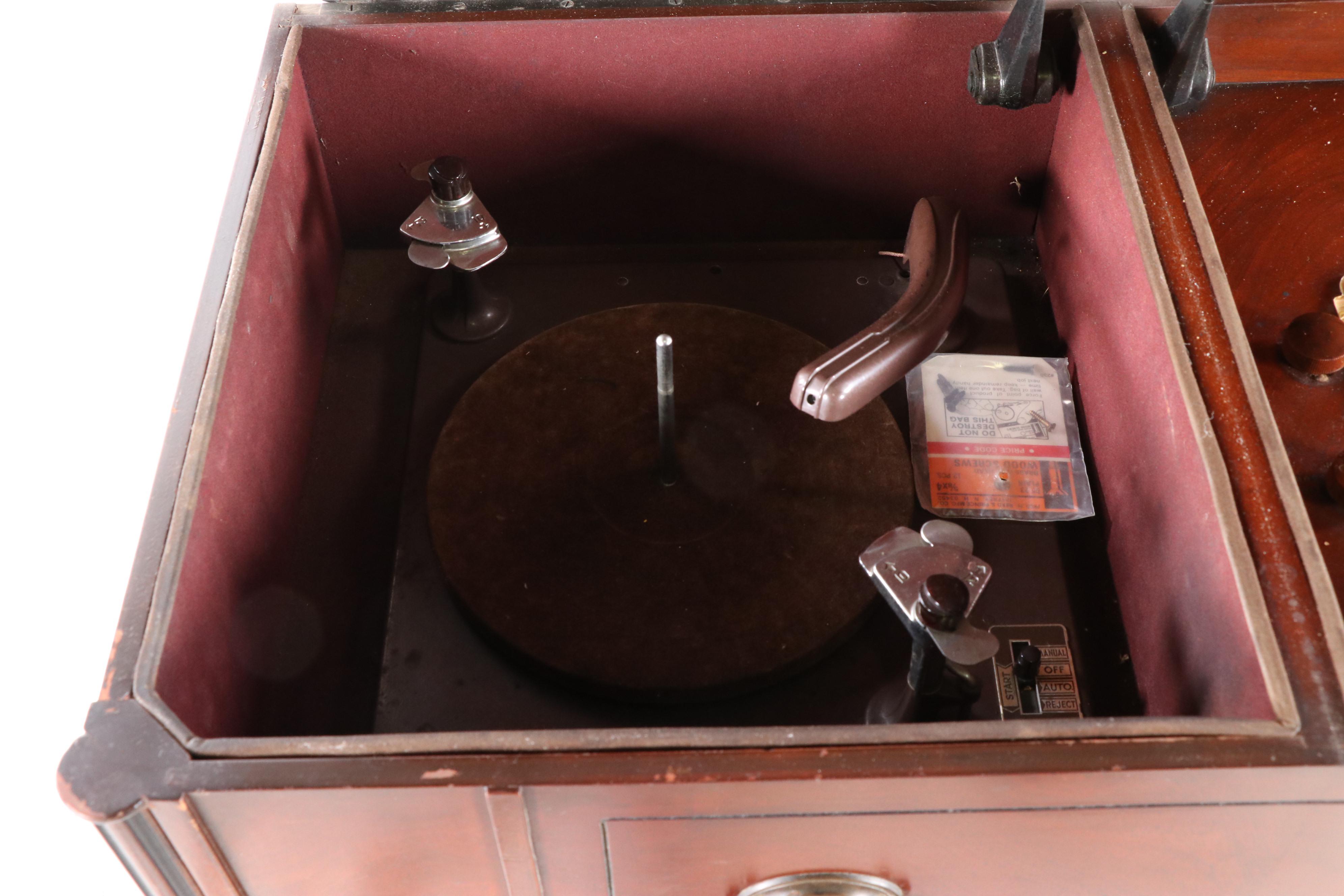 Stromberg Carlson Shortware Phonograph Radio Console, Early to Mid 20th Century