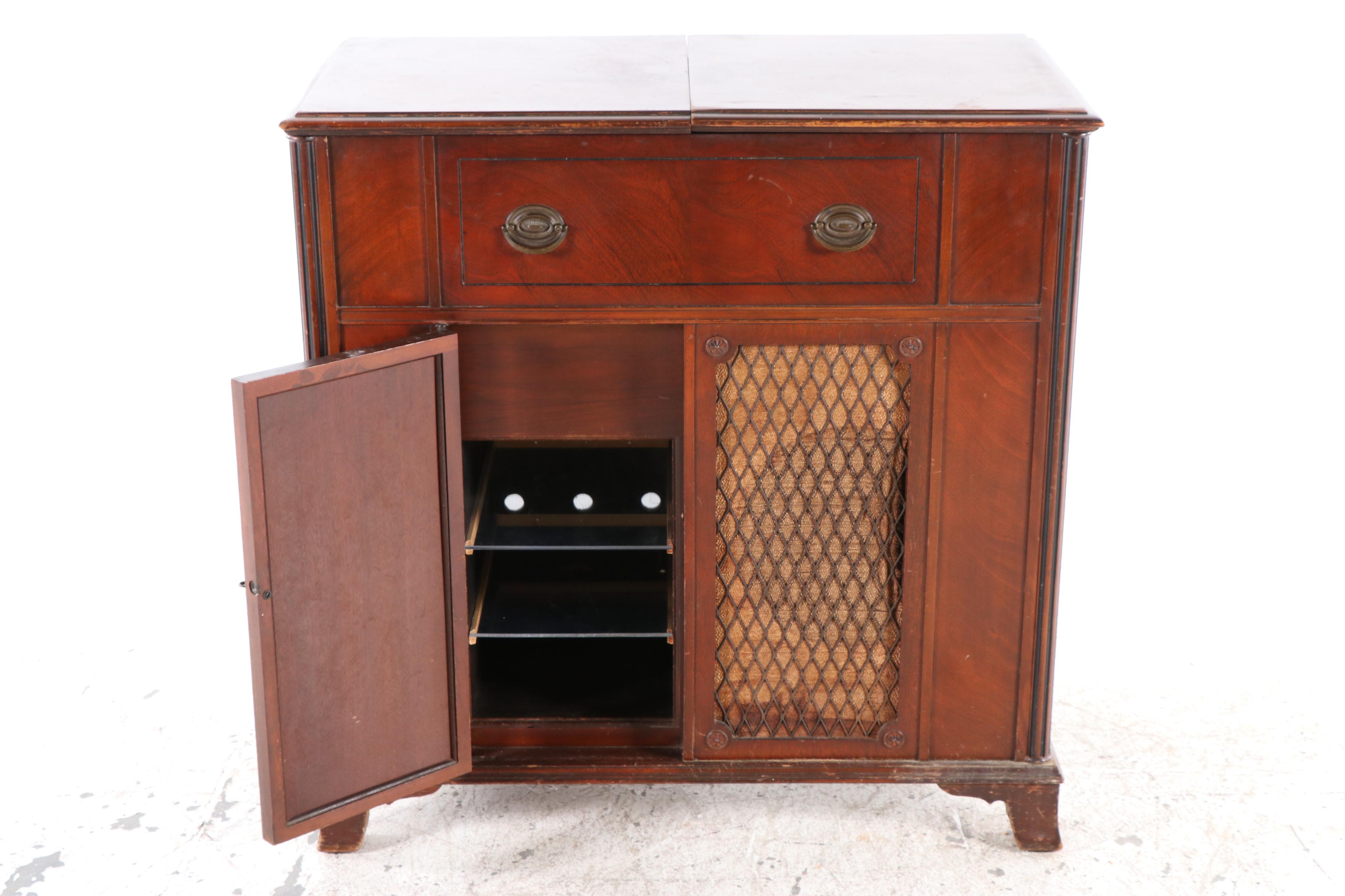 Stromberg Carlson Shortware Phonograph Radio Console, Early to Mid 20th Century
