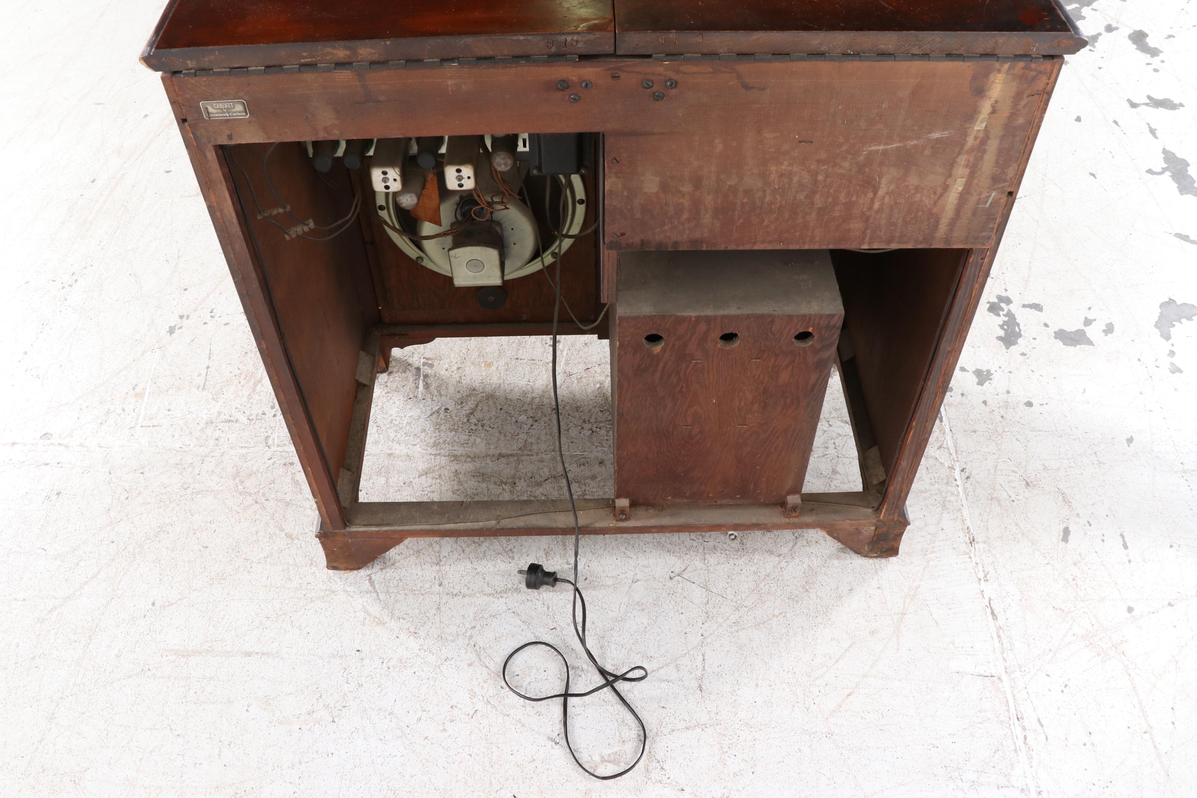 Stromberg Carlson Shortware Phonograph Radio Console, Early to Mid 20th Century