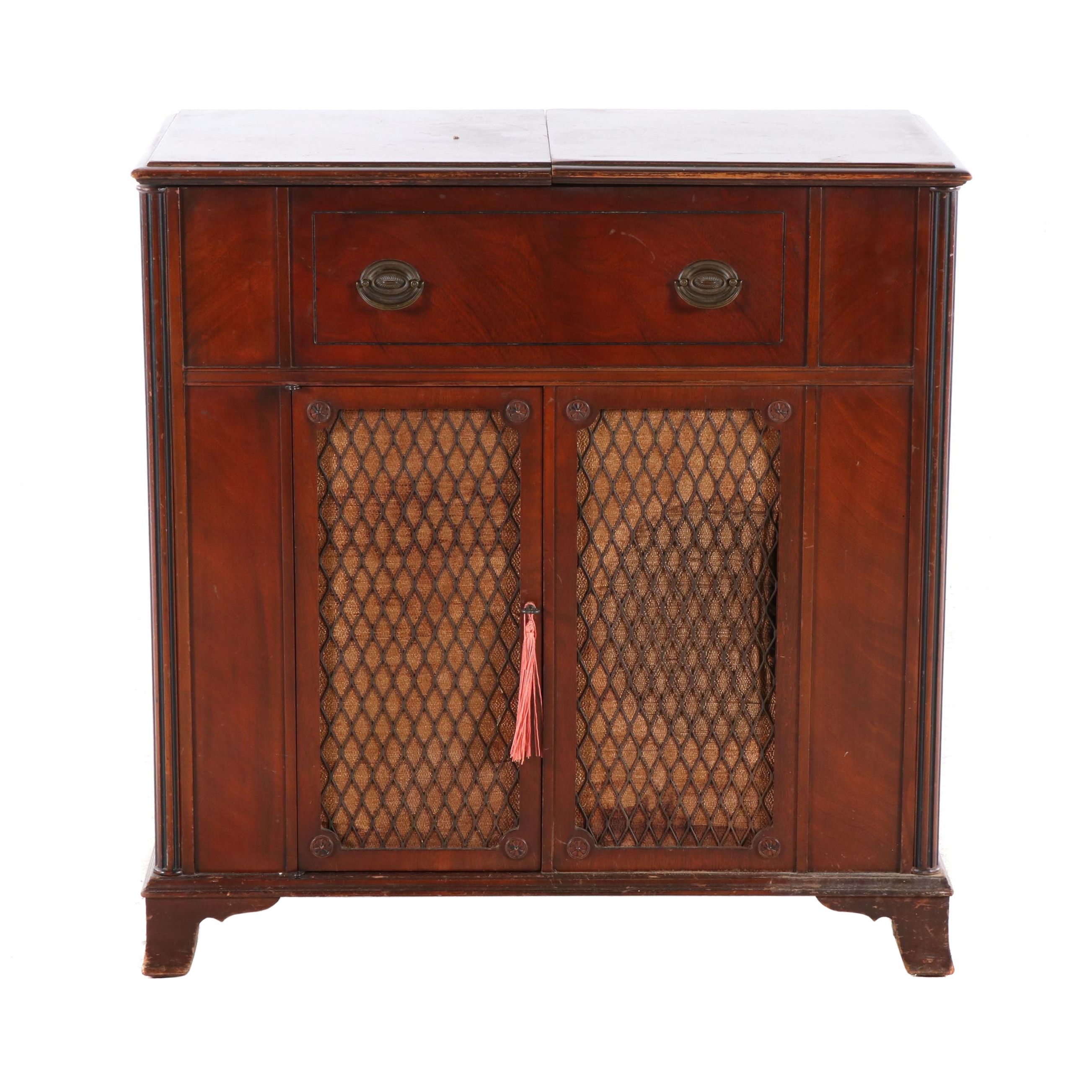 Stromberg Carlson Shortware Phonograph Radio Console, Early to Mid 20th Century