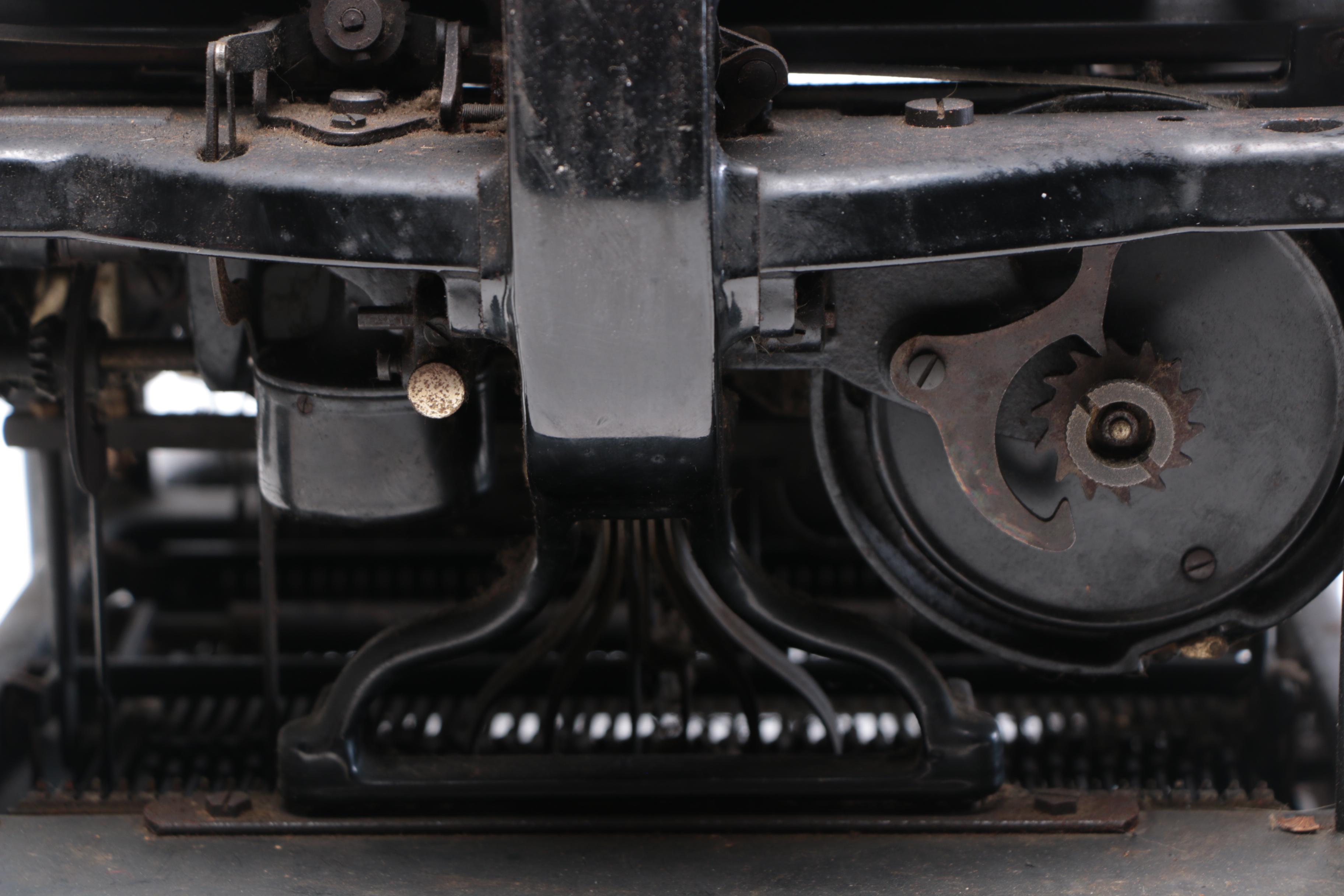 Remington Standard 10 Typewriter, Circa 1920s