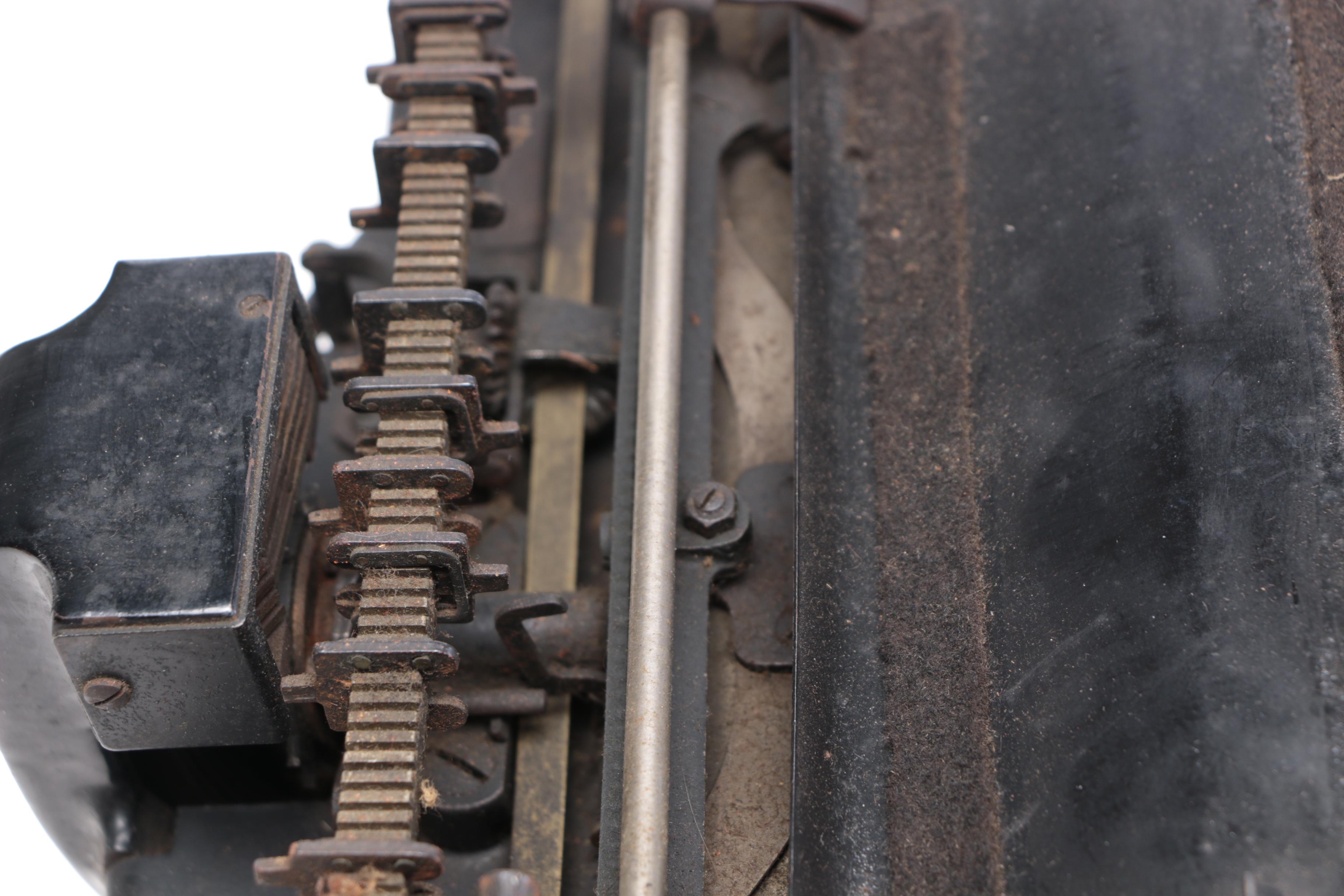 Remington Standard 10 Typewriter, Circa 1920s