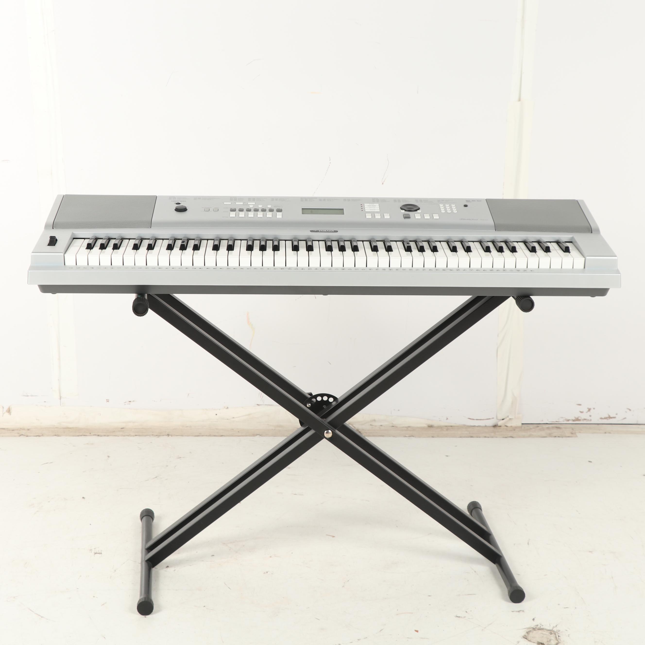 Yamaha Portable Grand DGX-220 Electric Keyboard