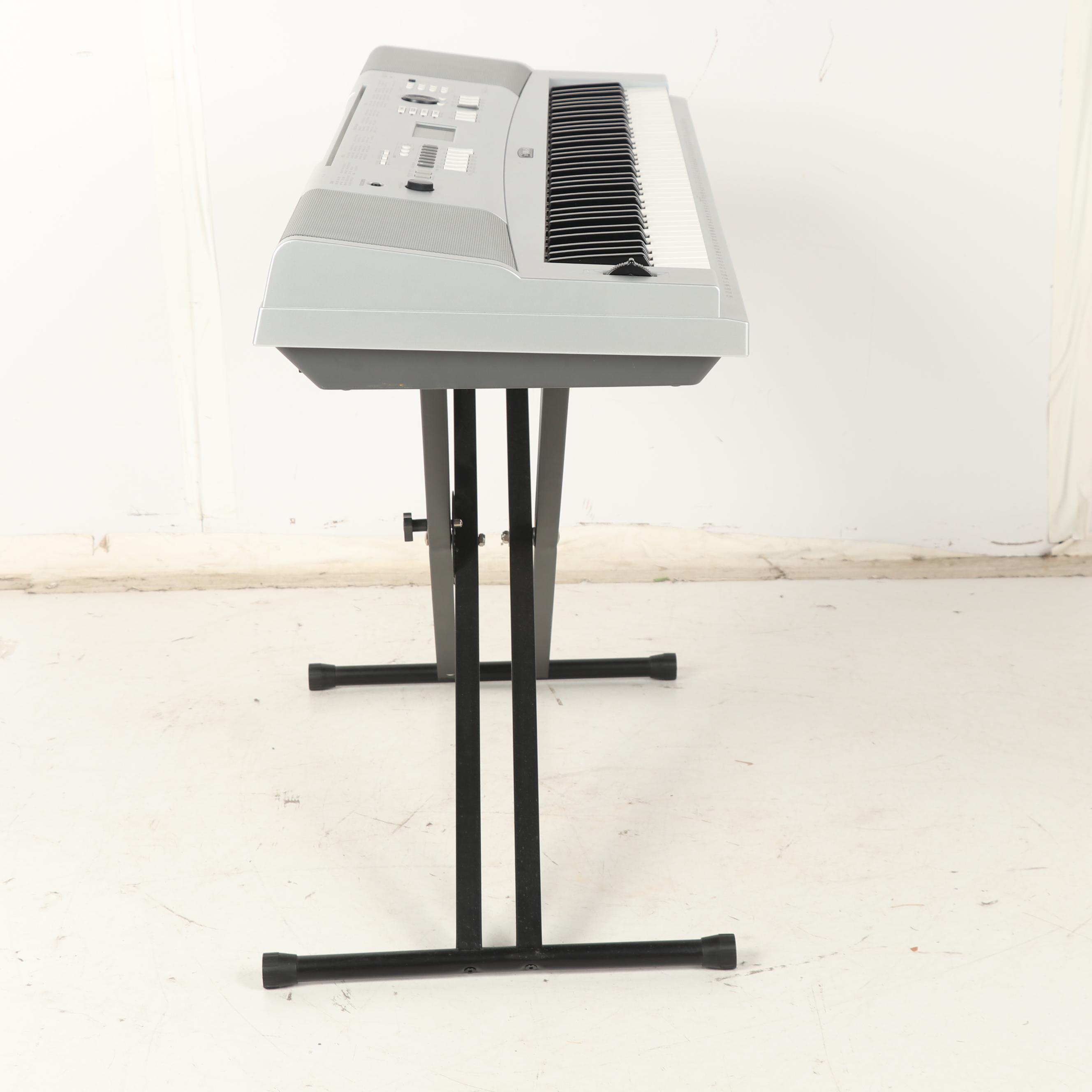 Yamaha Portable Grand DGX-220 Electric Keyboard