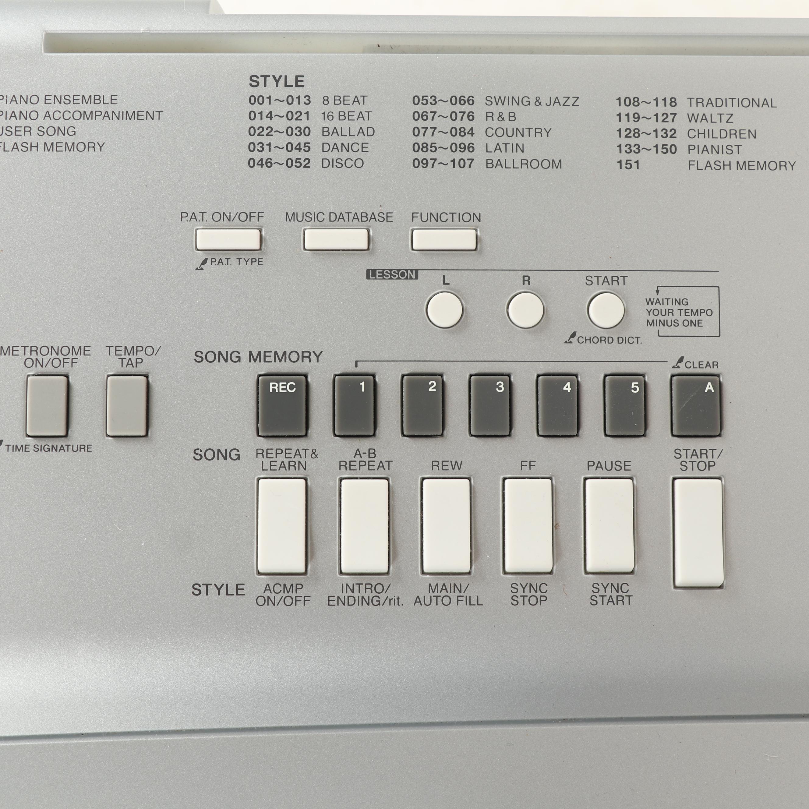 Yamaha Portable Grand DGX-220 Electric Keyboard