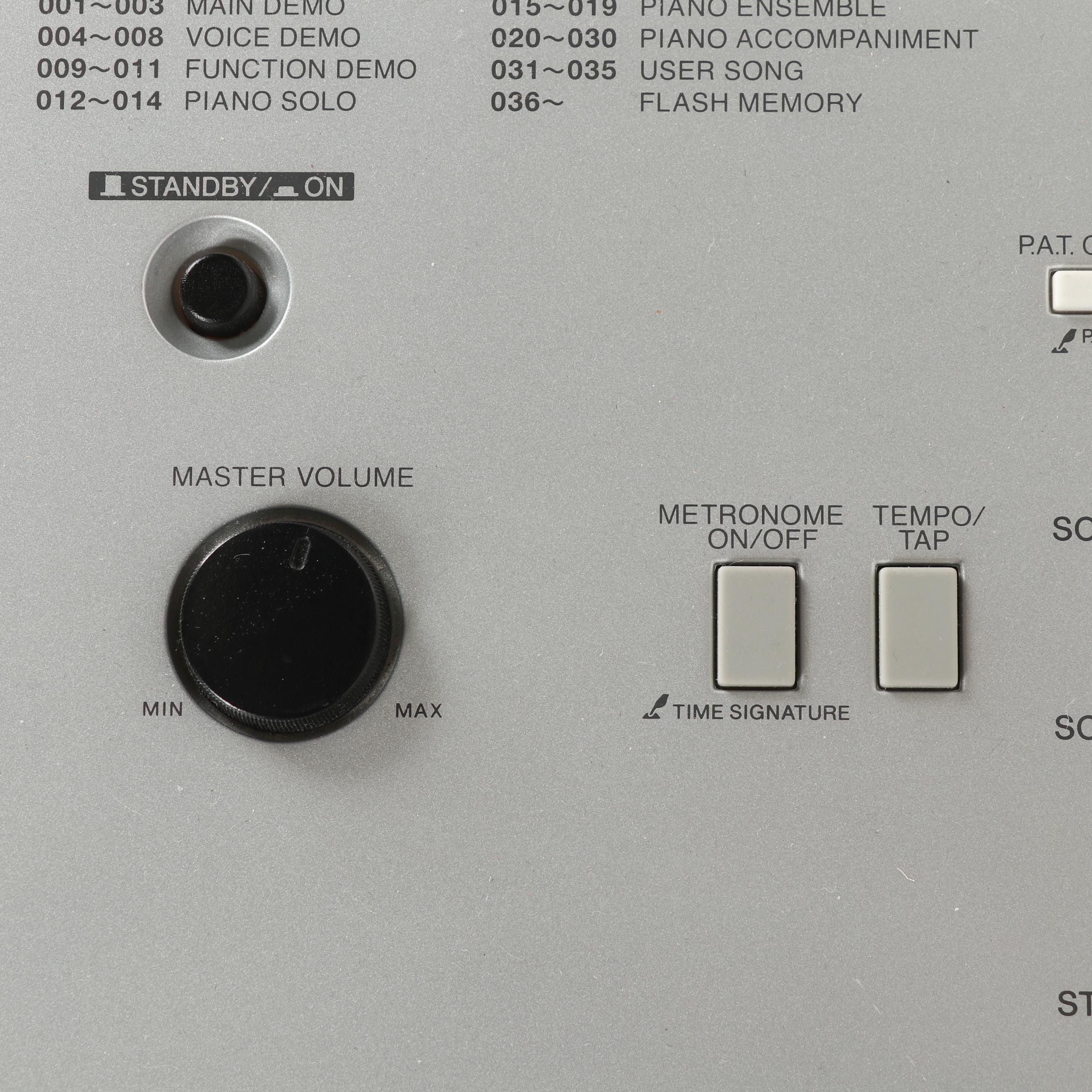 Yamaha Portable Grand DGX-220 Electric Keyboard