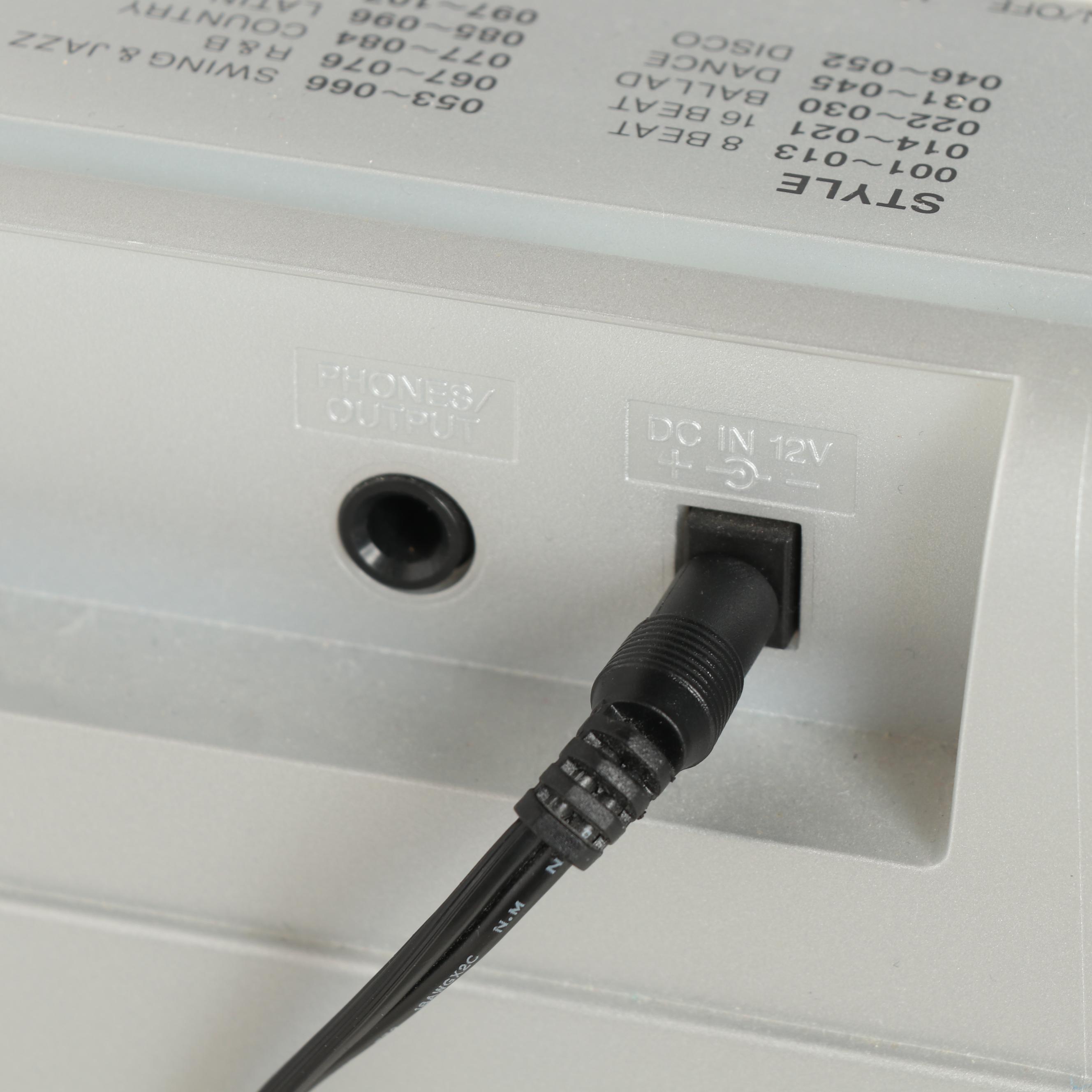 Yamaha Portable Grand DGX-220 Electric Keyboard